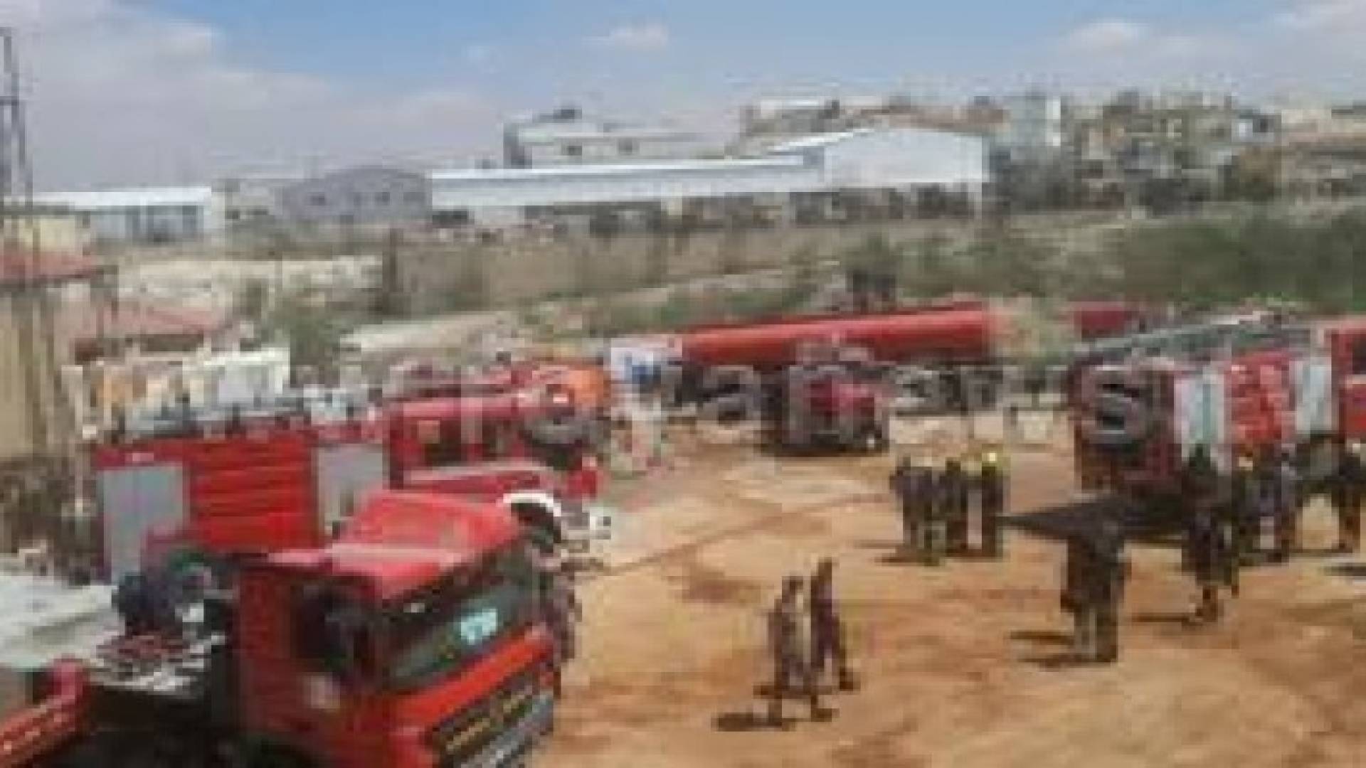 حريق ضخم في احد المصانع على طريق الحزام الدائري..فيديو وصور