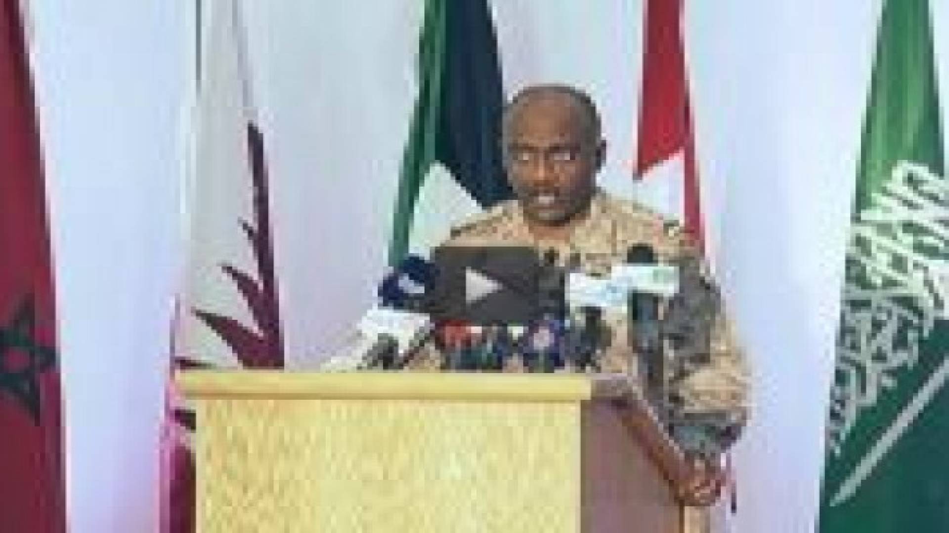 القطع البحرية التابعة للتحالف تكمل حصارها على موانئ اليمن وتمنع الامدادات عن الحوثيين