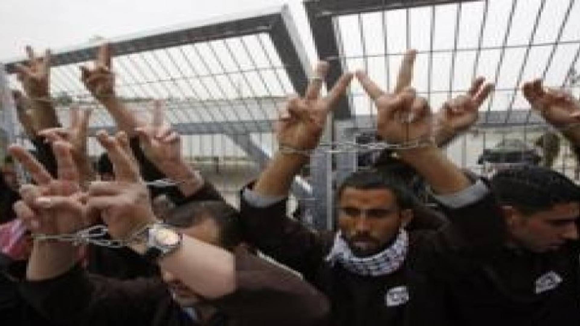 دعوة فلسطينية لعرض قضية الأسرى الفلسطينيين على الجنايات الدولية