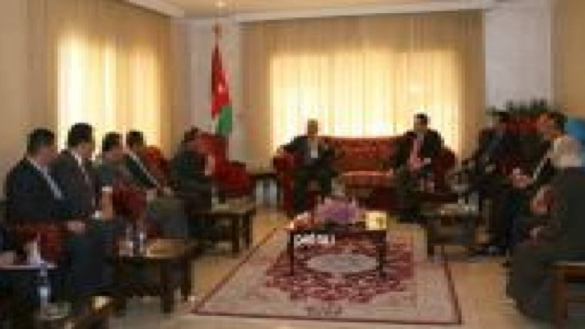 رئيس الوزراء يعود الى عمان