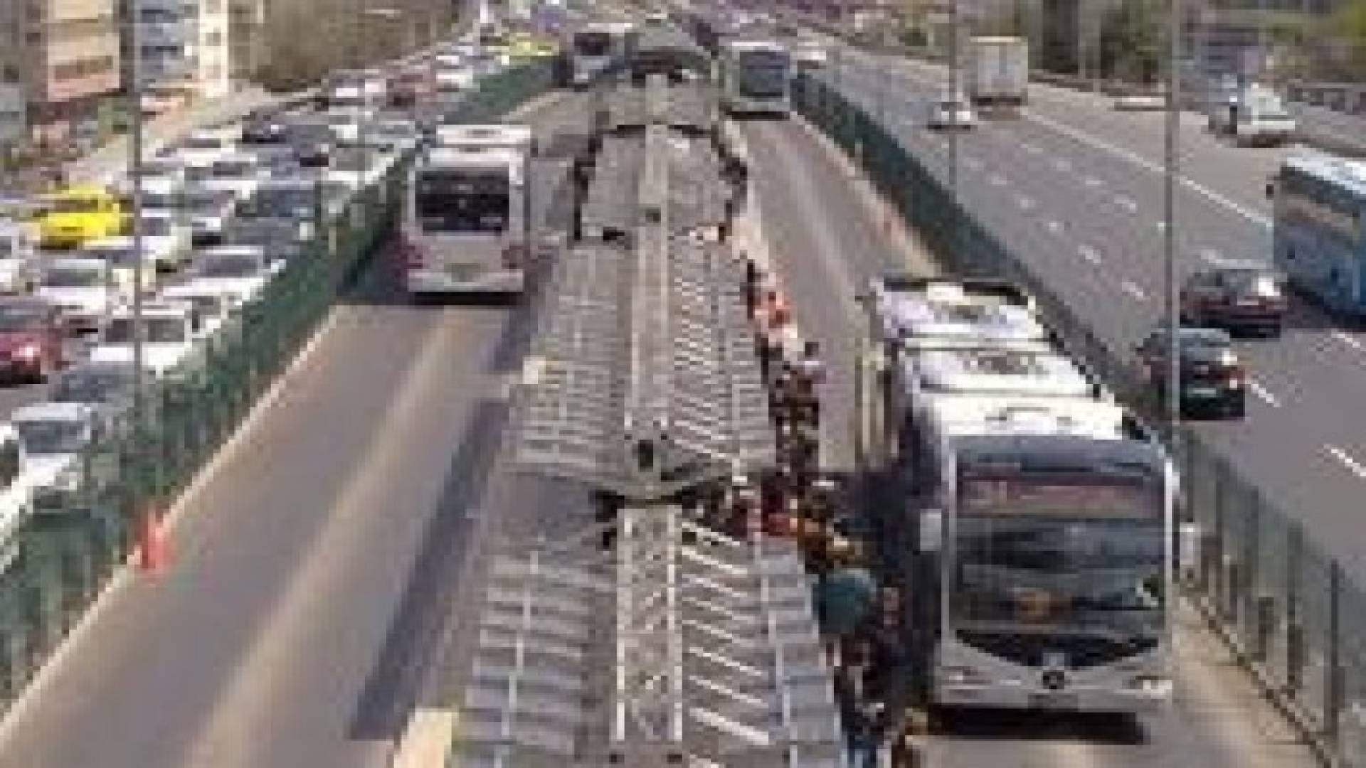 وزيرة النقل: باص التردد السريع بين عمان والزرقاء سينقل 63 ألف راكب يوميا