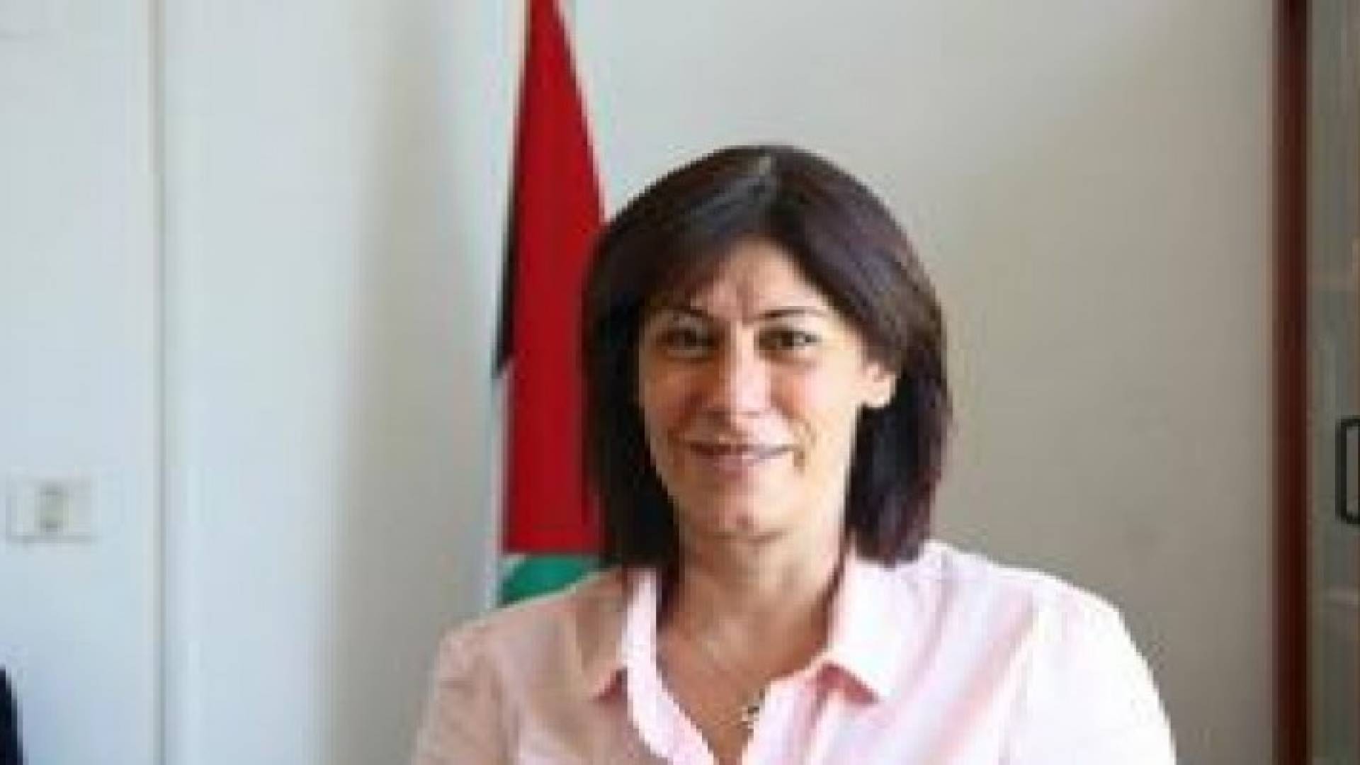 الاحتلال يعتقل النائبة الفلسطينية خالدة جرار من منزلها في رام الله