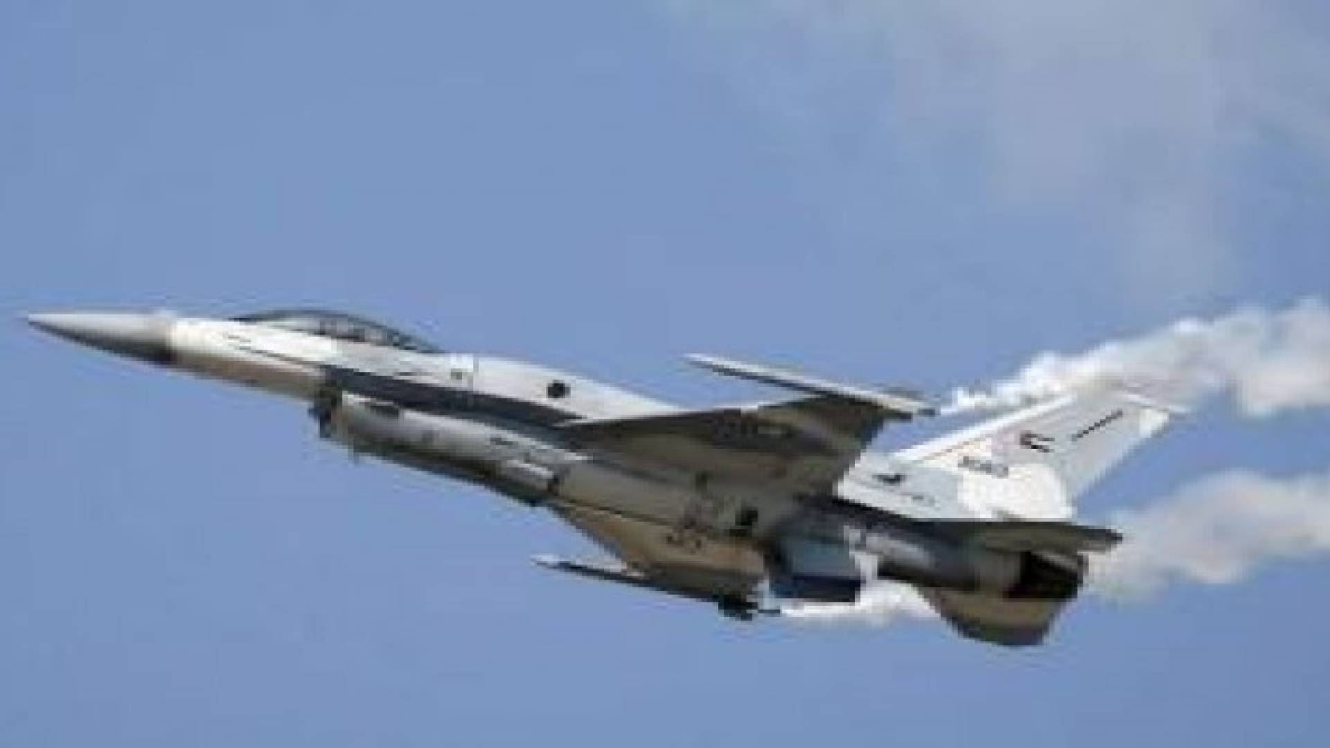 غارة لـ"عاصفة الحزم" على معسكر موالي للحوثيين في عدن جنوبي اليمن