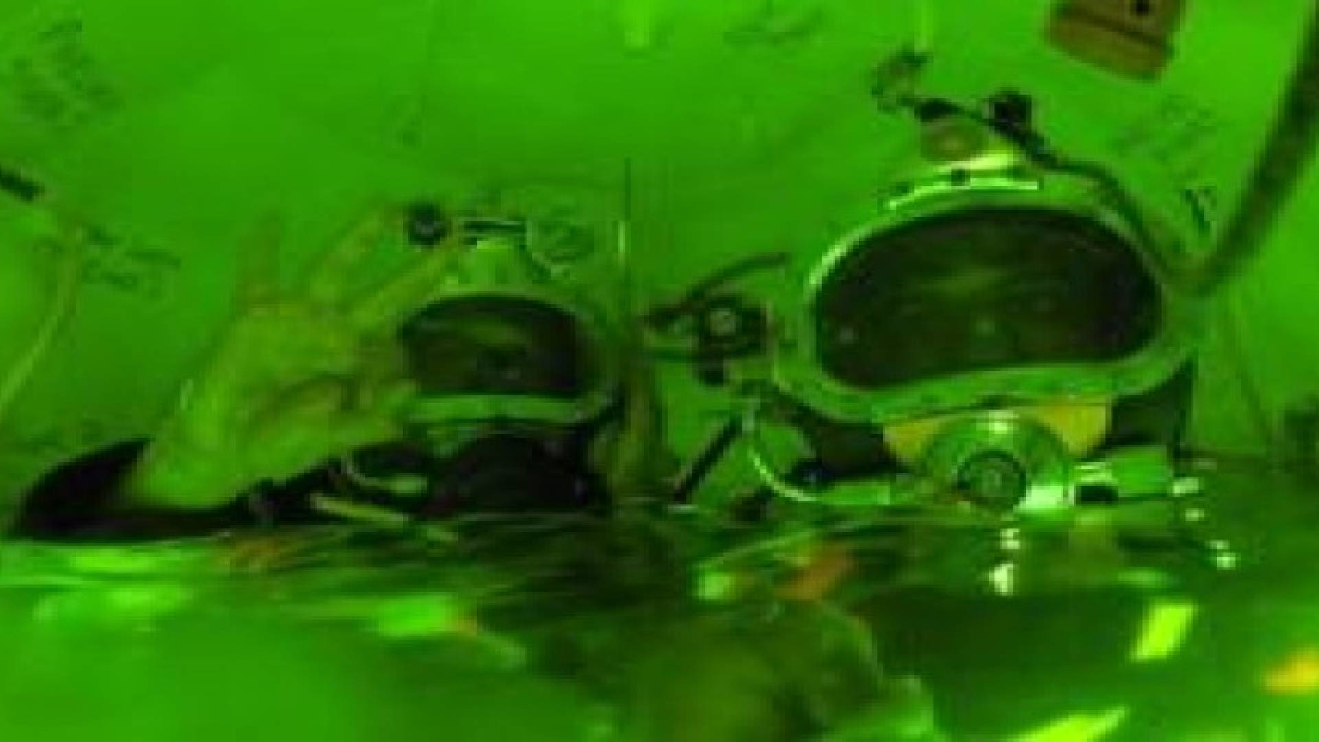 شاهد بالصور… علم فلسطين في أعمق نقطة بالمحيط الهندي فلسطين