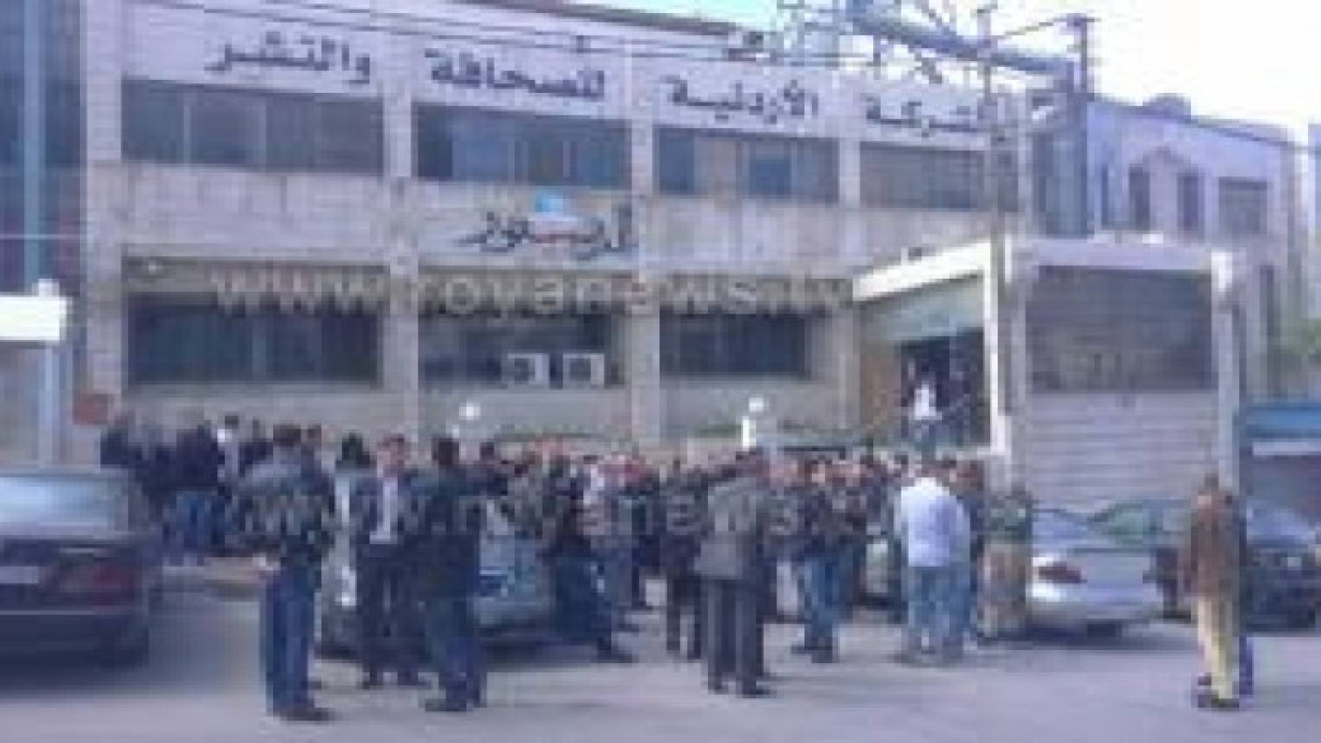 وقفة امام صحيفة الدستور تحت شعار "إنقاذ الدستور" ..صور