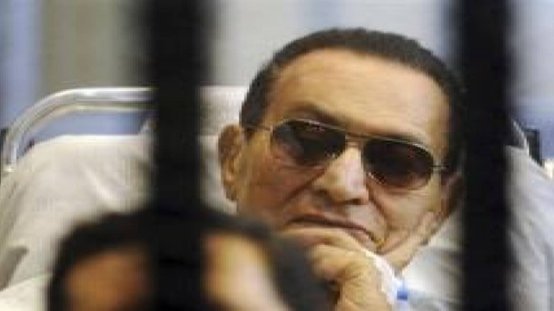 بدء اولى جلسات إعادة محاكمة مبارك ونجليه