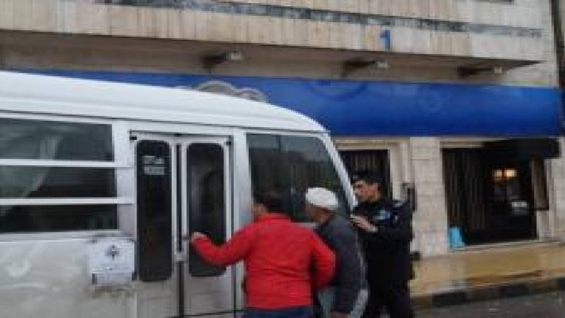 "العمل": يمنع على اي وافد العمل دون تصريح بعد 24 نيسان