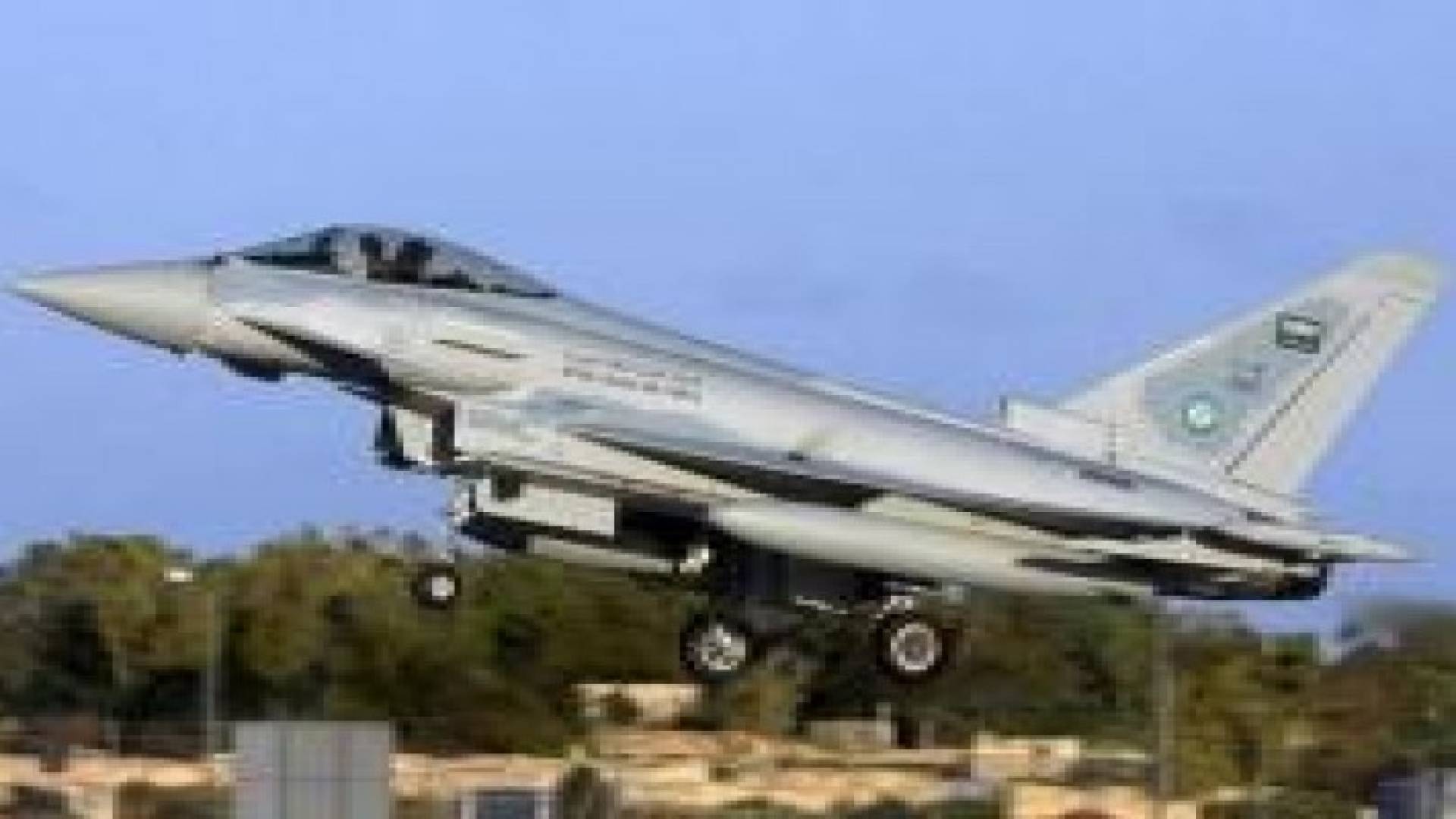 "عاصفة الحزم" تغير على موقع عسكري للحوثيين بين البيضاء وأبين جنوبي اليمن