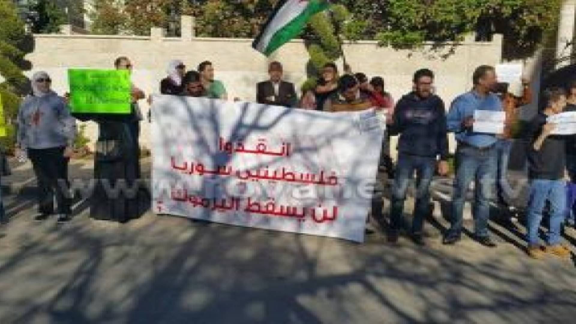 وقفة تضامنية امام مبنى الصليب الاحمر .. صور