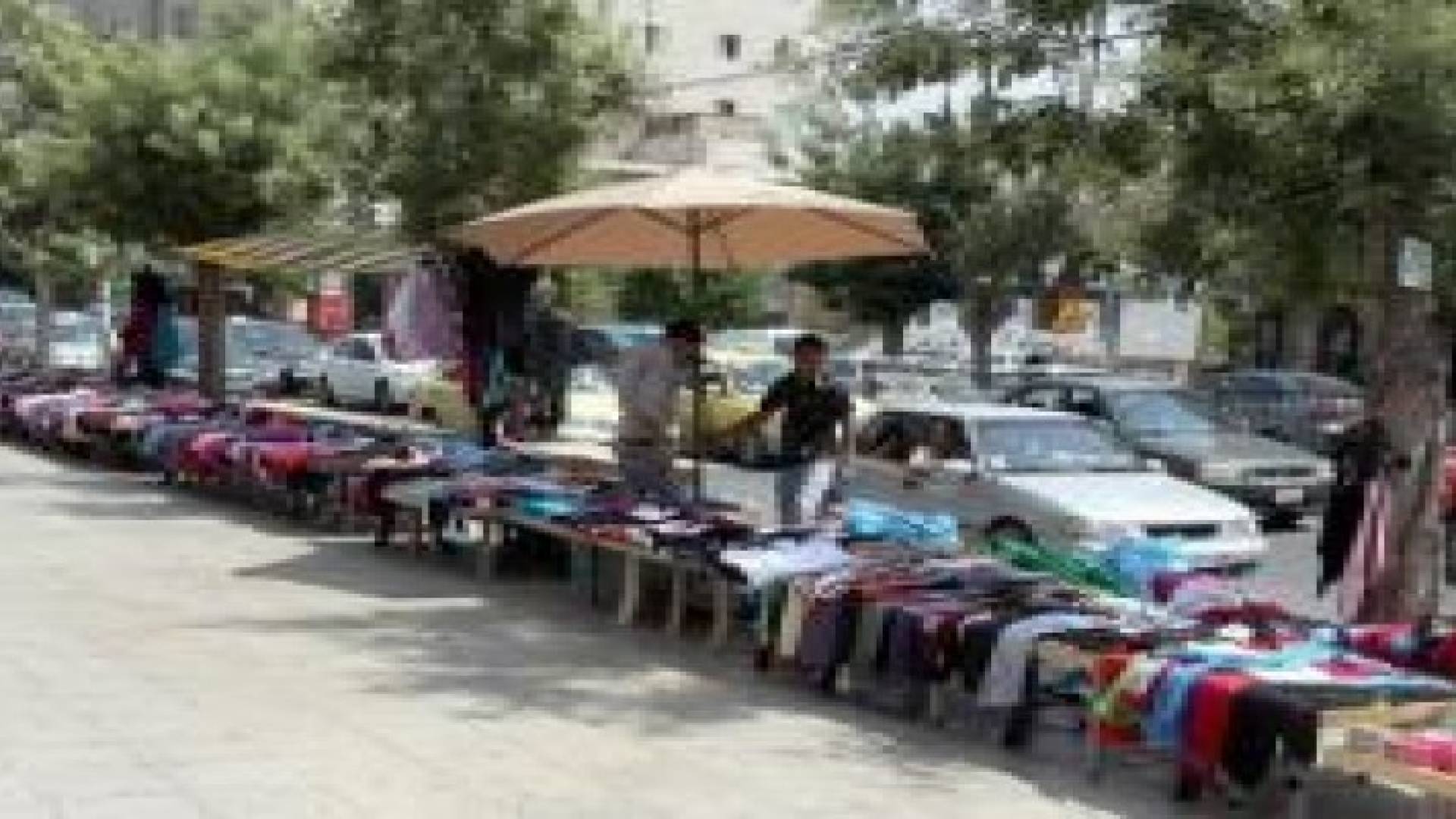 حملة لإزالة البسطات والعربات في الزرقاء