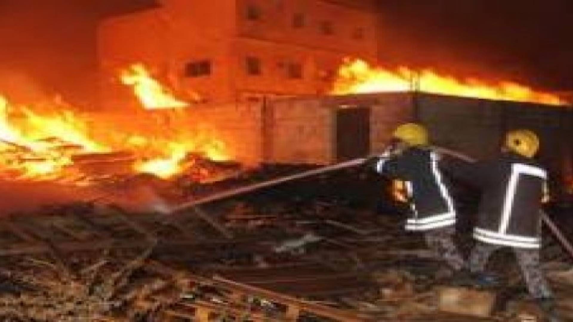 إخماد حريق محل بمنطقة ماركا