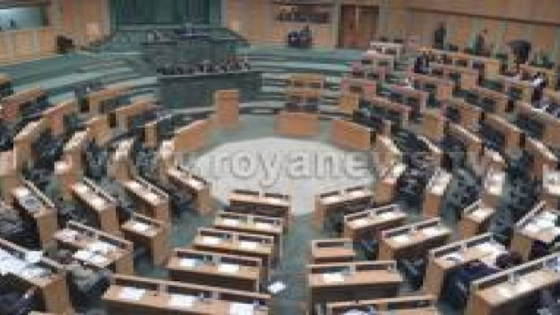 النواب يرفض استخدام المواد الكيميائية لفض الشغب باستثناء المسيل للدموع