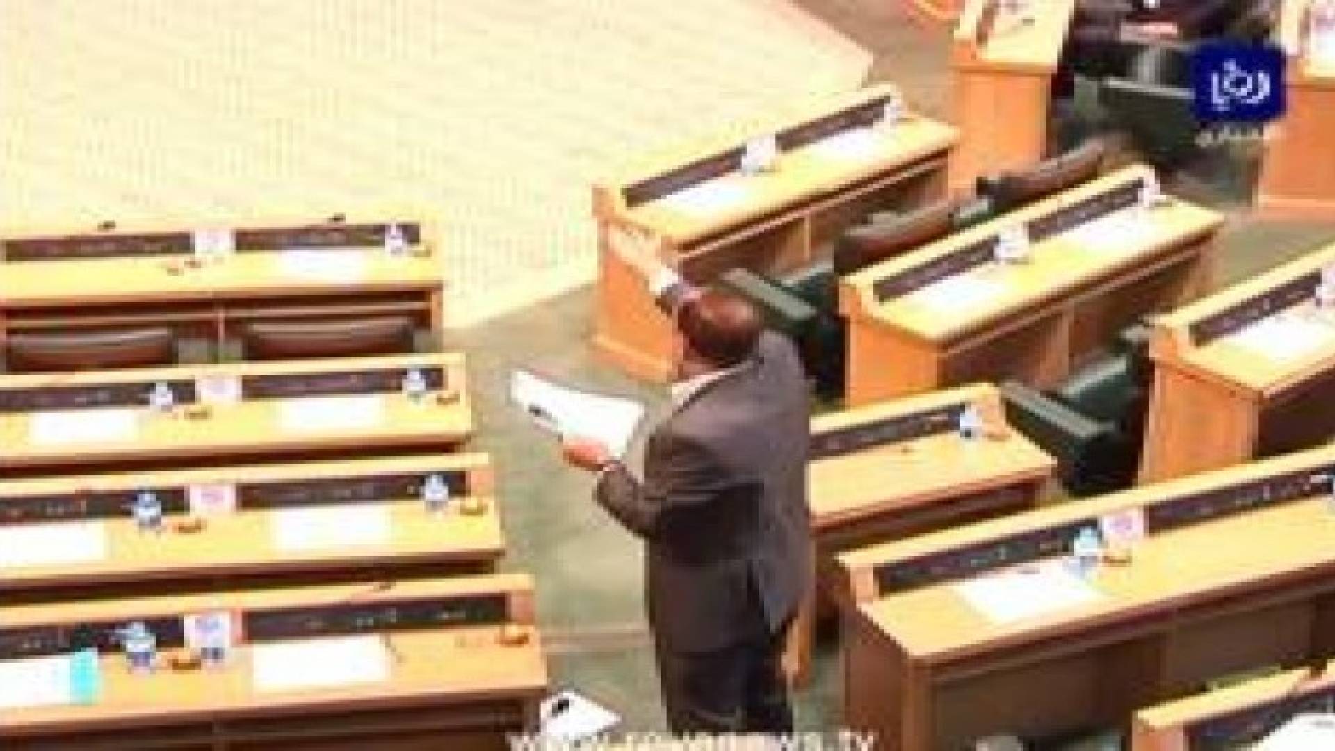 بالفيديو ..فوضى في مجلس النواب قبل رفع الجلسة لعدم اكتمال النصاب