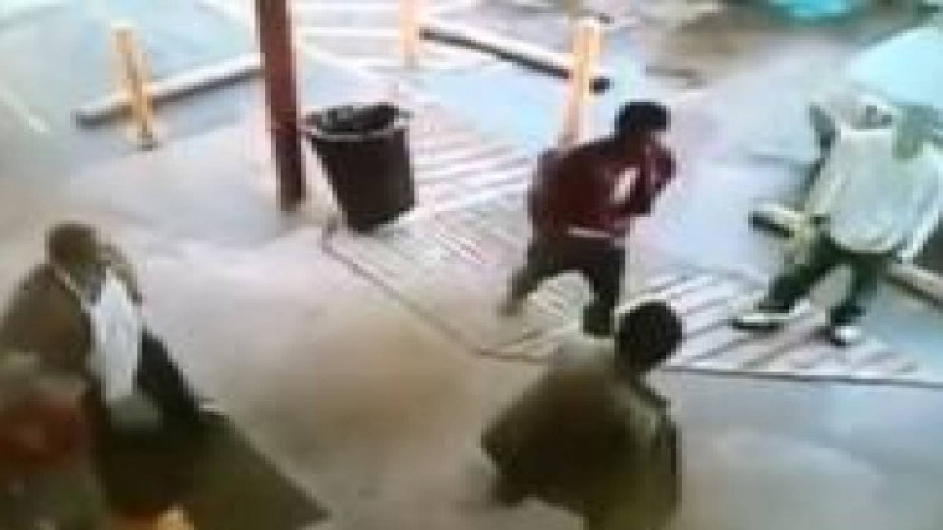 بالفيديو: لصوص حاولوا سرقة أردني .. شاهدوا ماذا كانت النتيجة