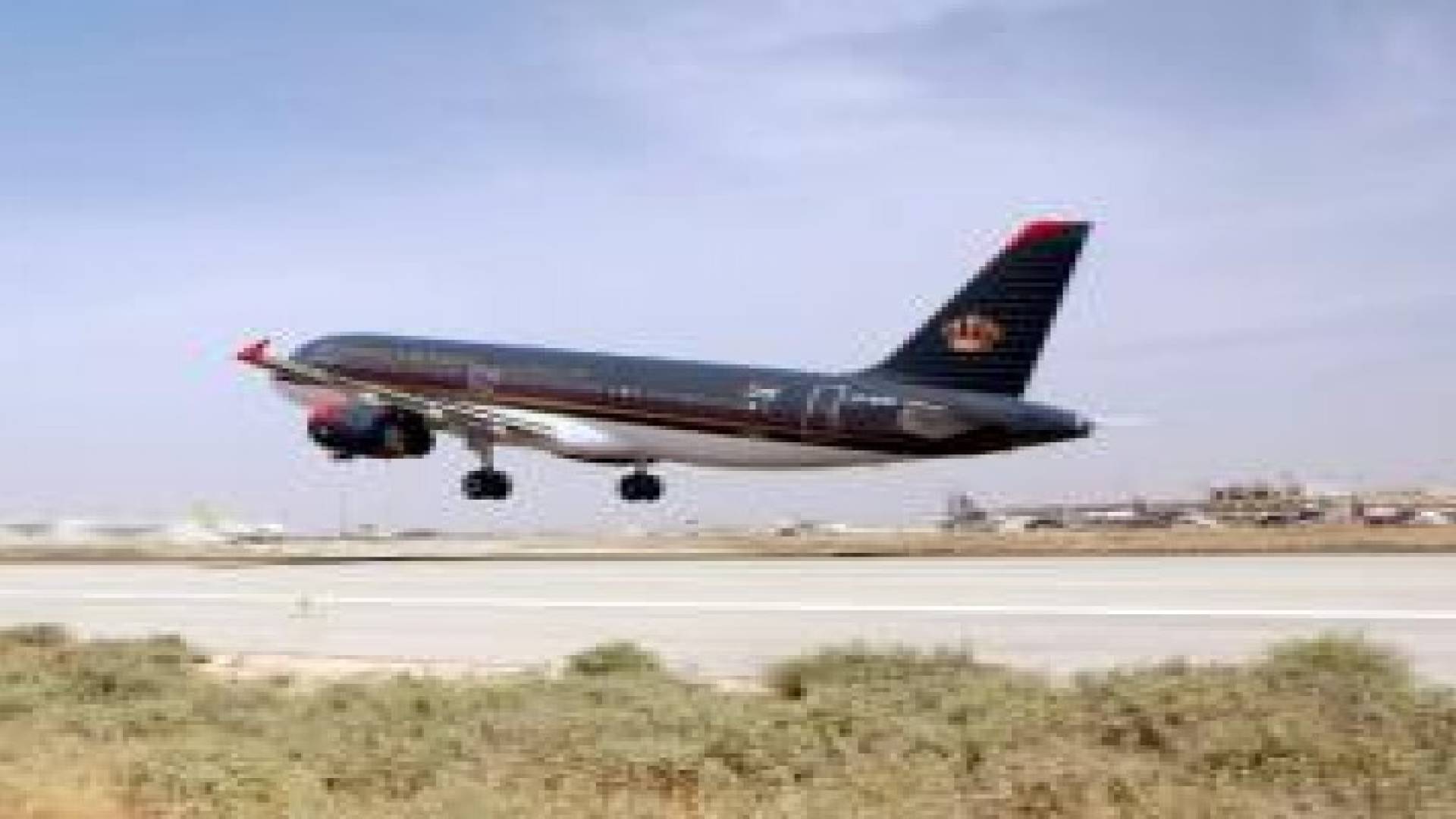 الملكية الأردنية تنقل من جيزان 450 مواطن من المقيمين في اليمن