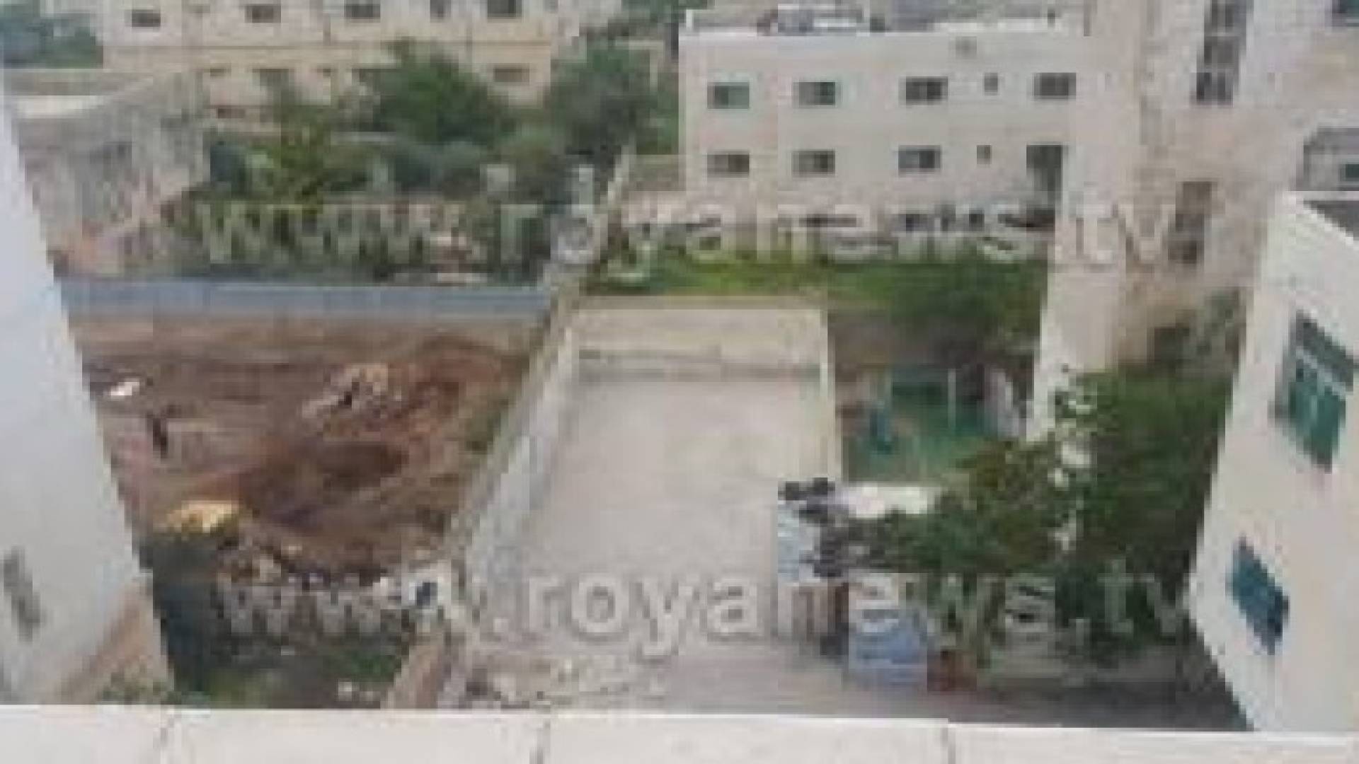 بالصور .. وفاة طفل واصابة 13 بحادث انهيار جدار مدرسة في الزهور والوزارة تشكل لجنة تحقيق