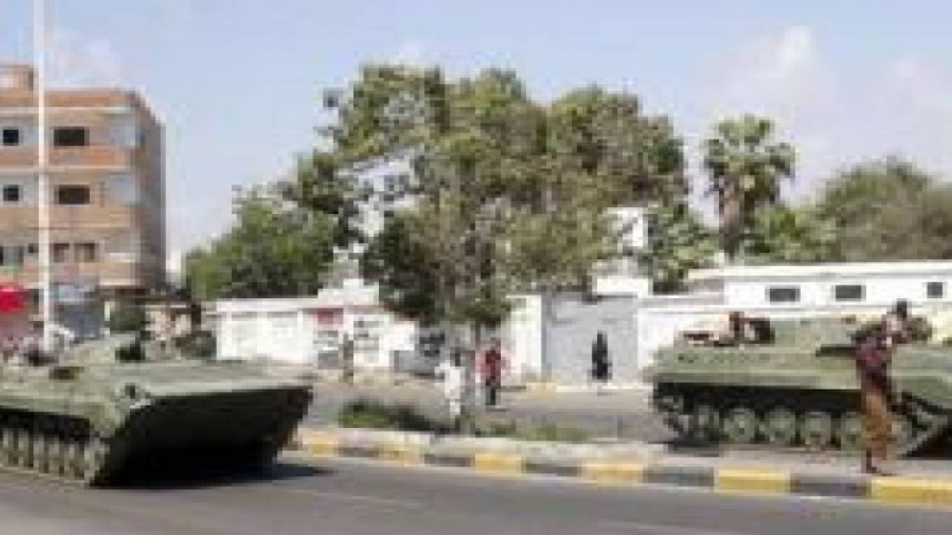 المنطقة العسكرية الرابعة بعدن تمهل مسلحي "الحوثي" 3 أيام لتسليم أنفسهم