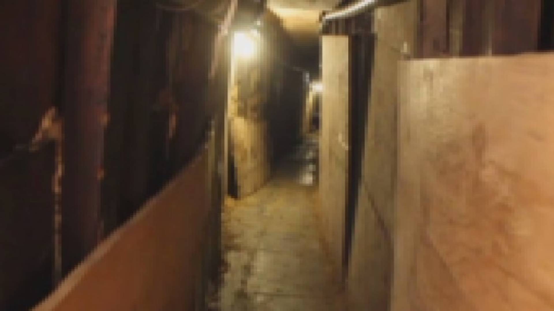 نفق في غرفة نوم يصل المكسيك بالولايات المتحدة