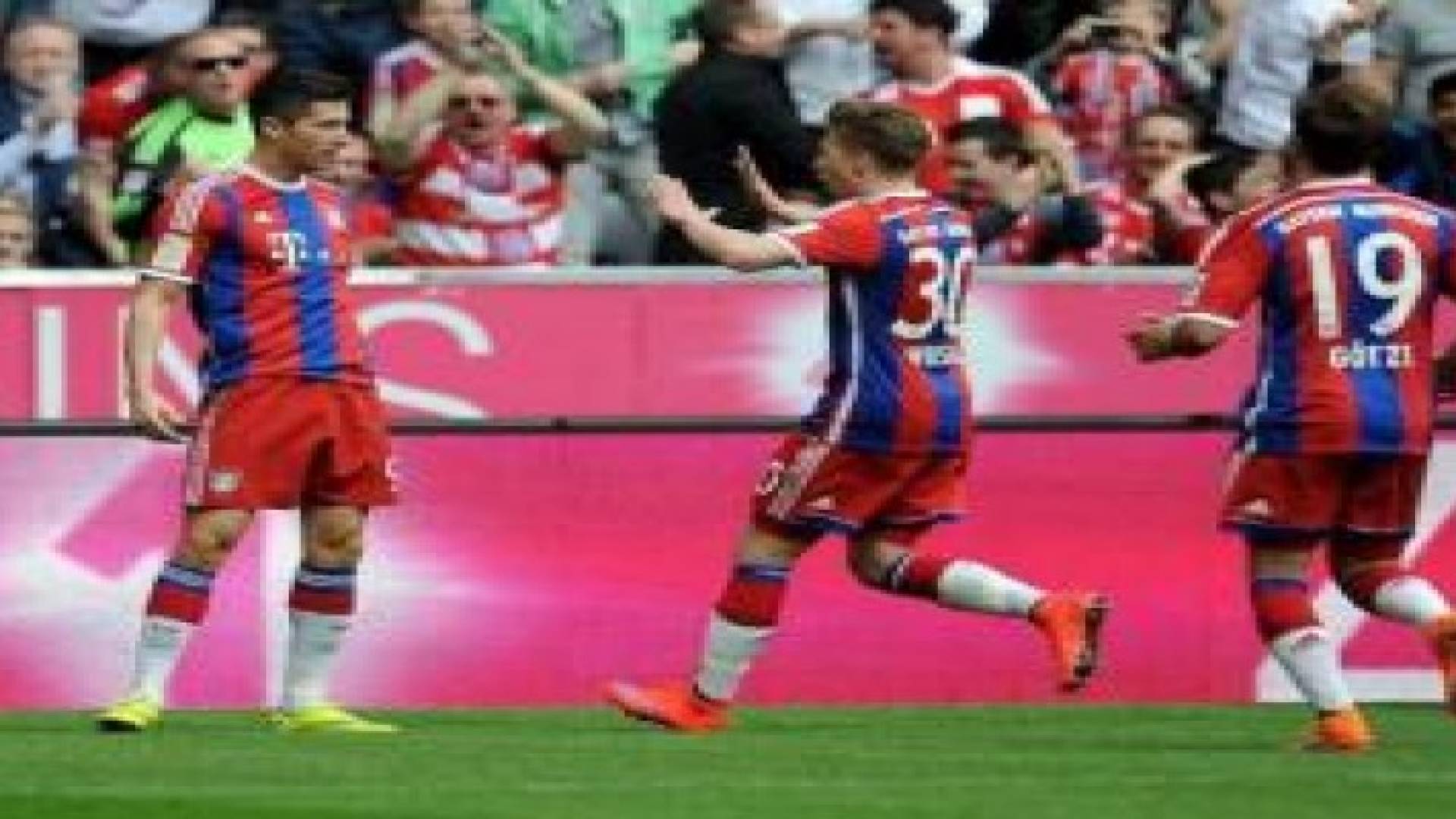 بايرن ميونيخ يتجاوز إصابات نجومه بثلاثية في مرمى فرانكفورت