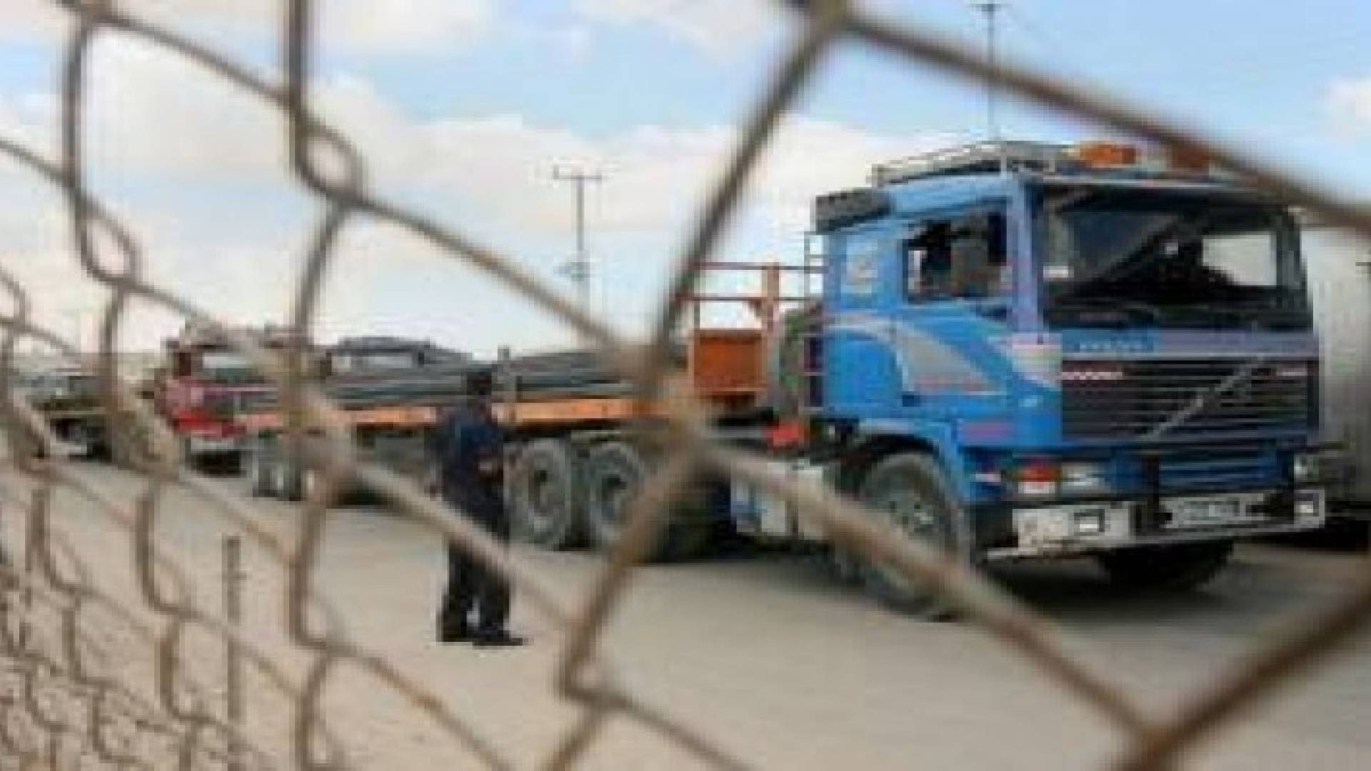 الاحتلال تعيد فتح المعبر التجاري الوحيد لغزة