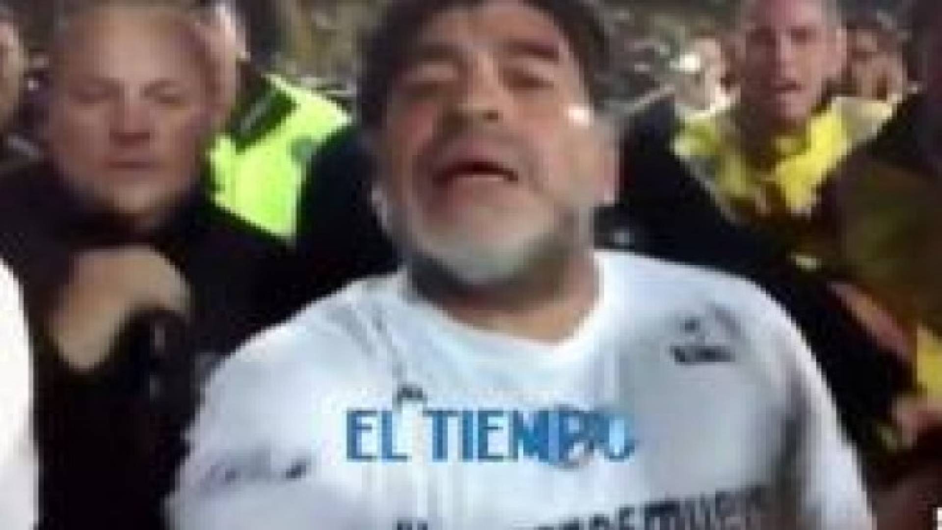 بالفيديو: مارادونا يغضب ويضرب بعد "مباراة من أجل السلام"