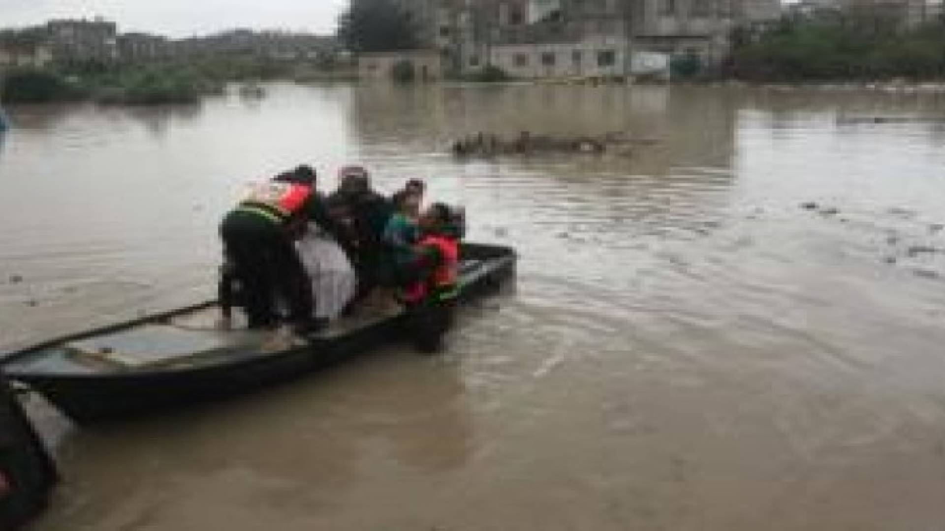 غرق منازل في قطاع غزة جراء الأمطار الغزيرة.. فيديو