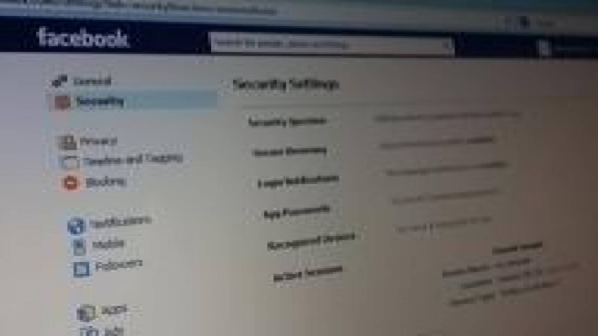 طريقة بسيطة لمعرفة من يدخل حسابك على الفيسبوك