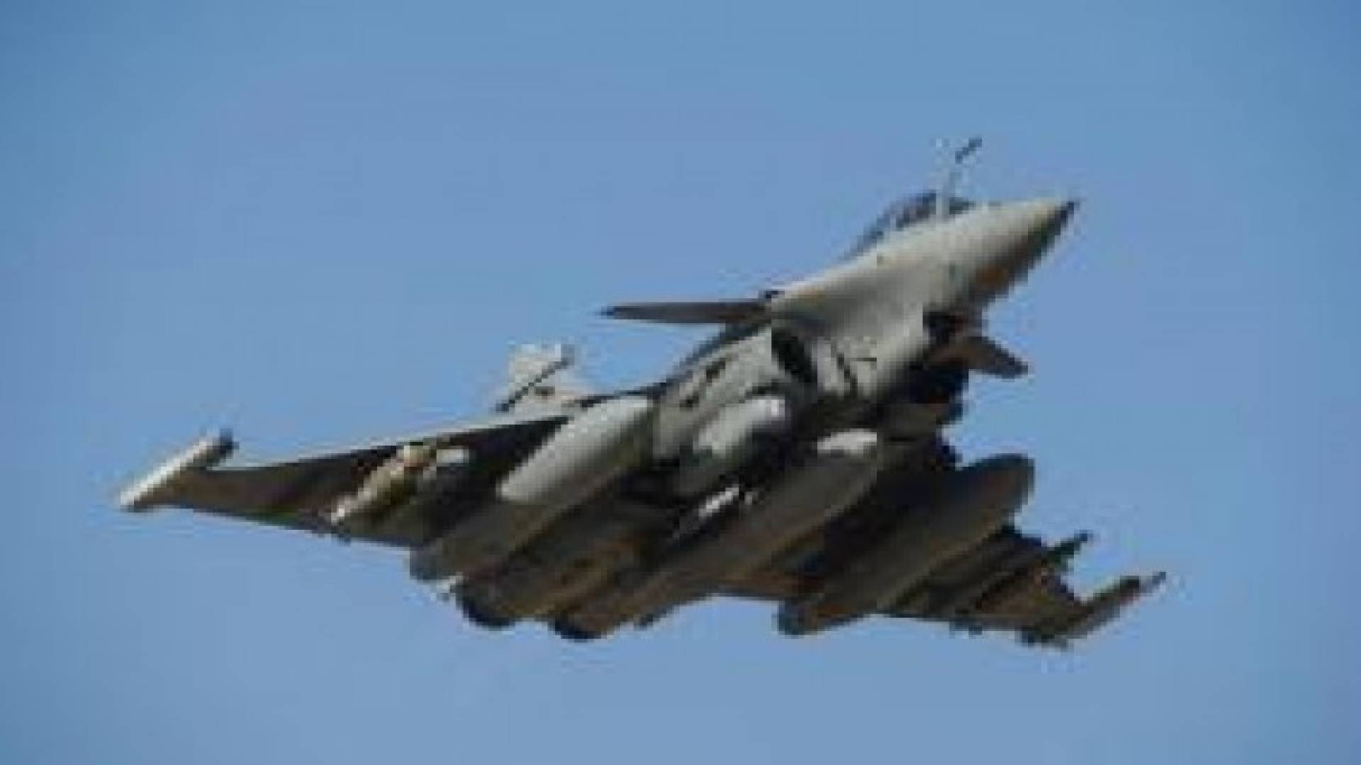 قصف مواقع الدفاع الجوي للحوثيين في تعز