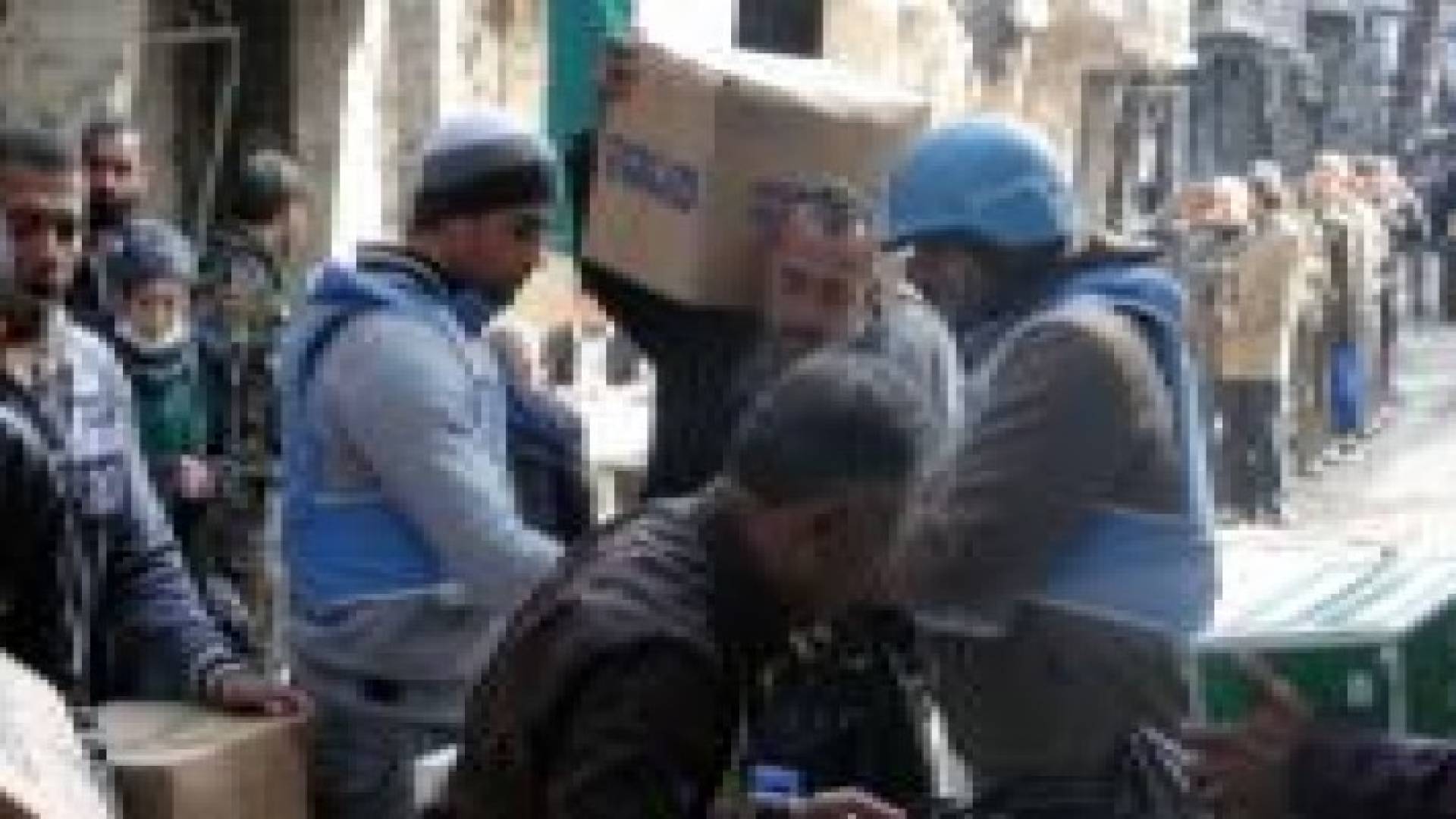 مساعدات من أونروا للنازحين عن اليرموك
