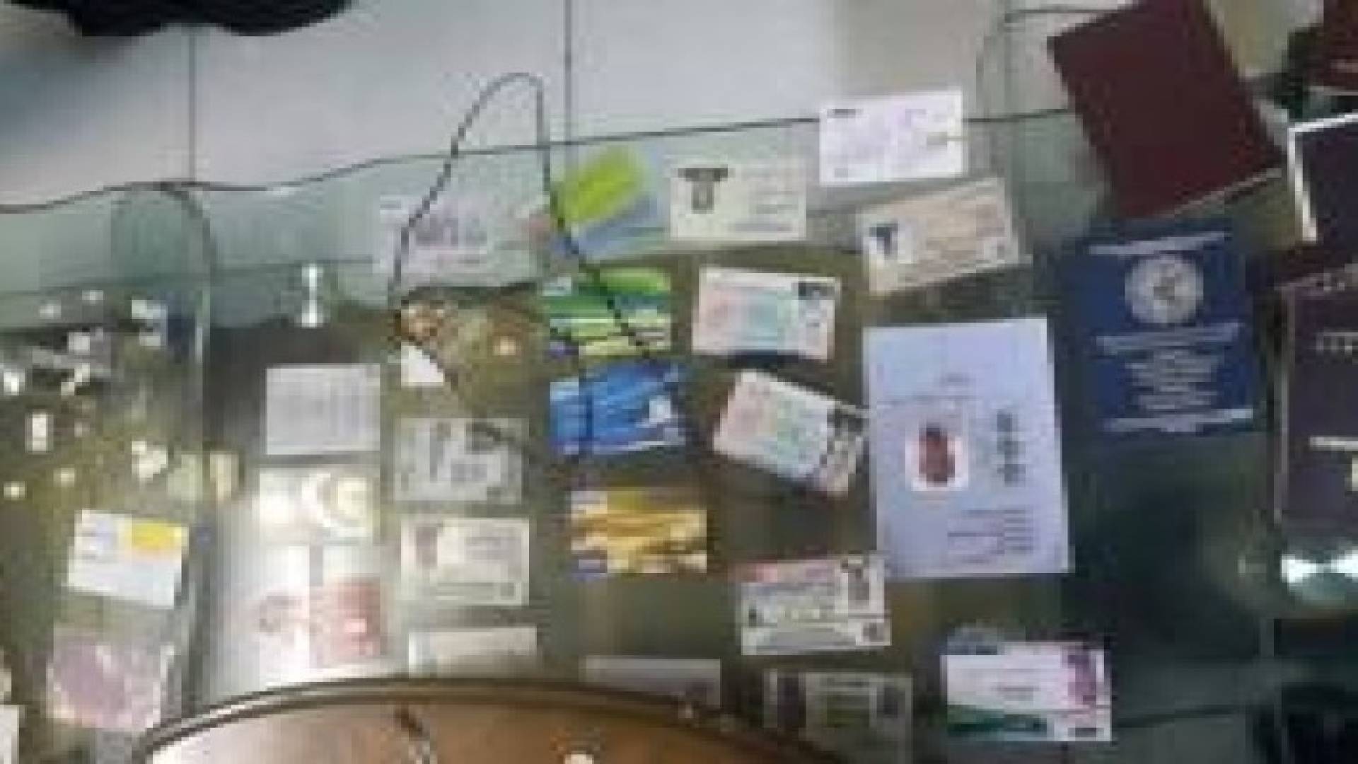 القبض على عصابة من جنسيات امريكية قامت بسرقة 100 الف دولارمن احد المواطنين