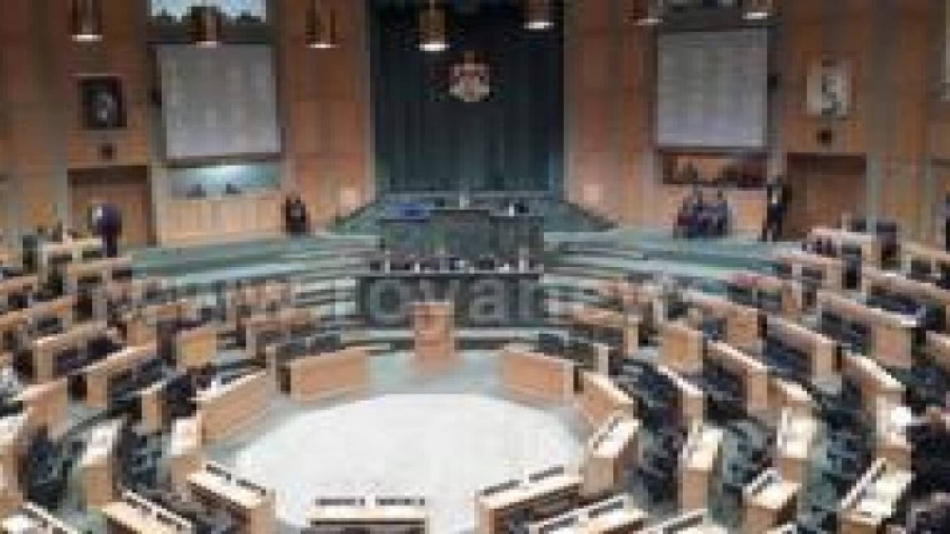 مشادة كلامية بين النائبين يحيى السعود ورولا الحروب..فيديو
