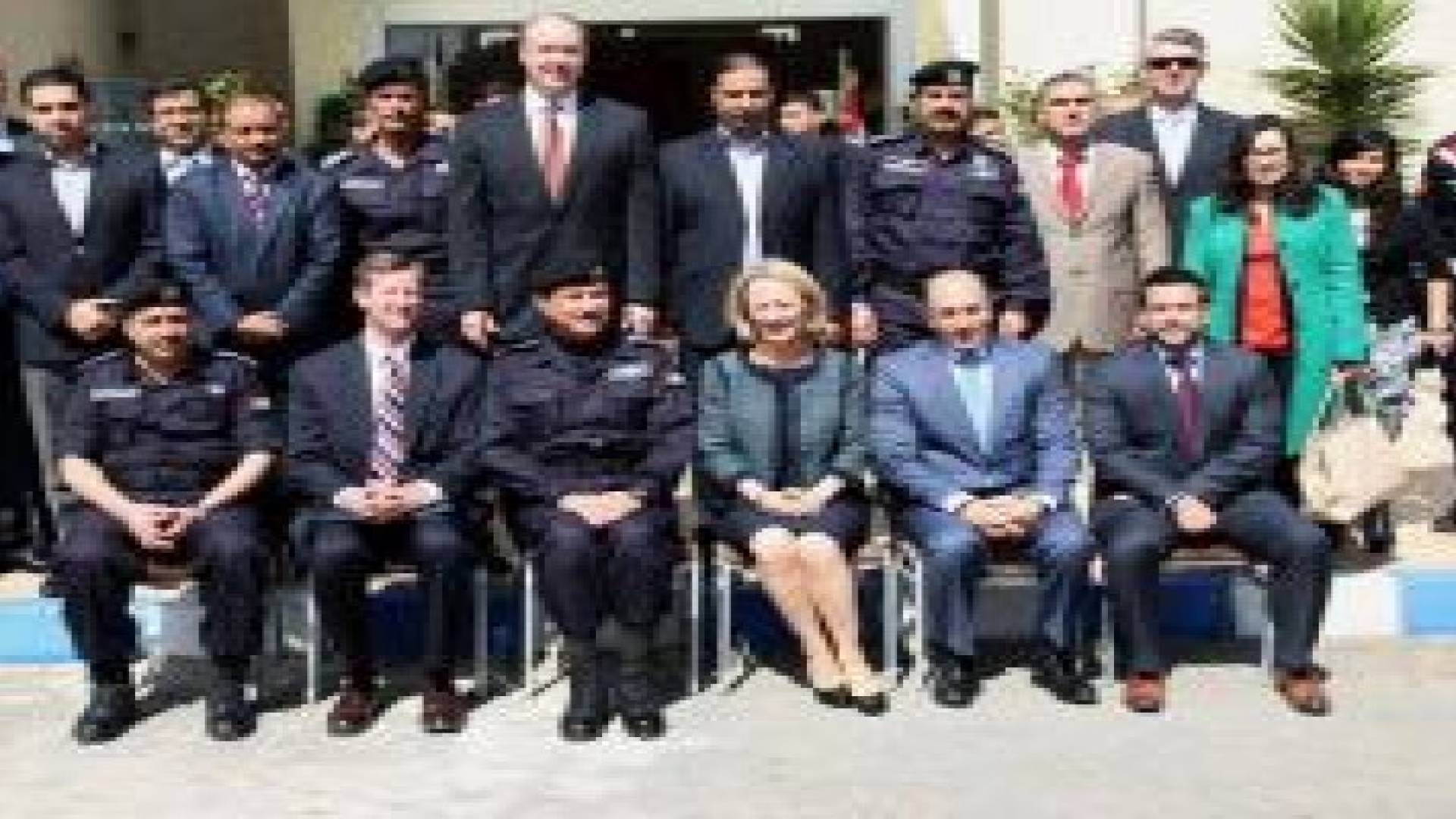 الامن العام يتسلم اجهزة المسح الضوئي من السفارة الامريكية