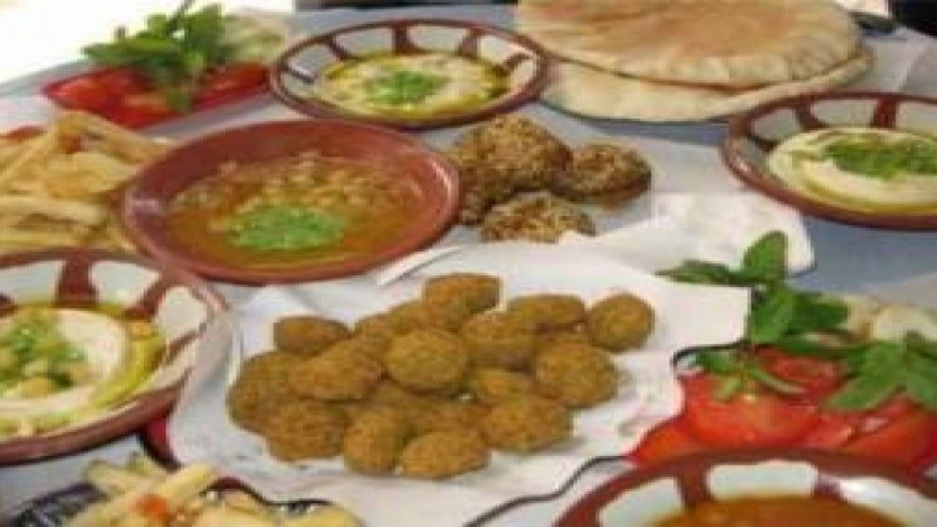 نقيب المطاعم: توجه لرفع أسعار وجبات غذائية وحلويات