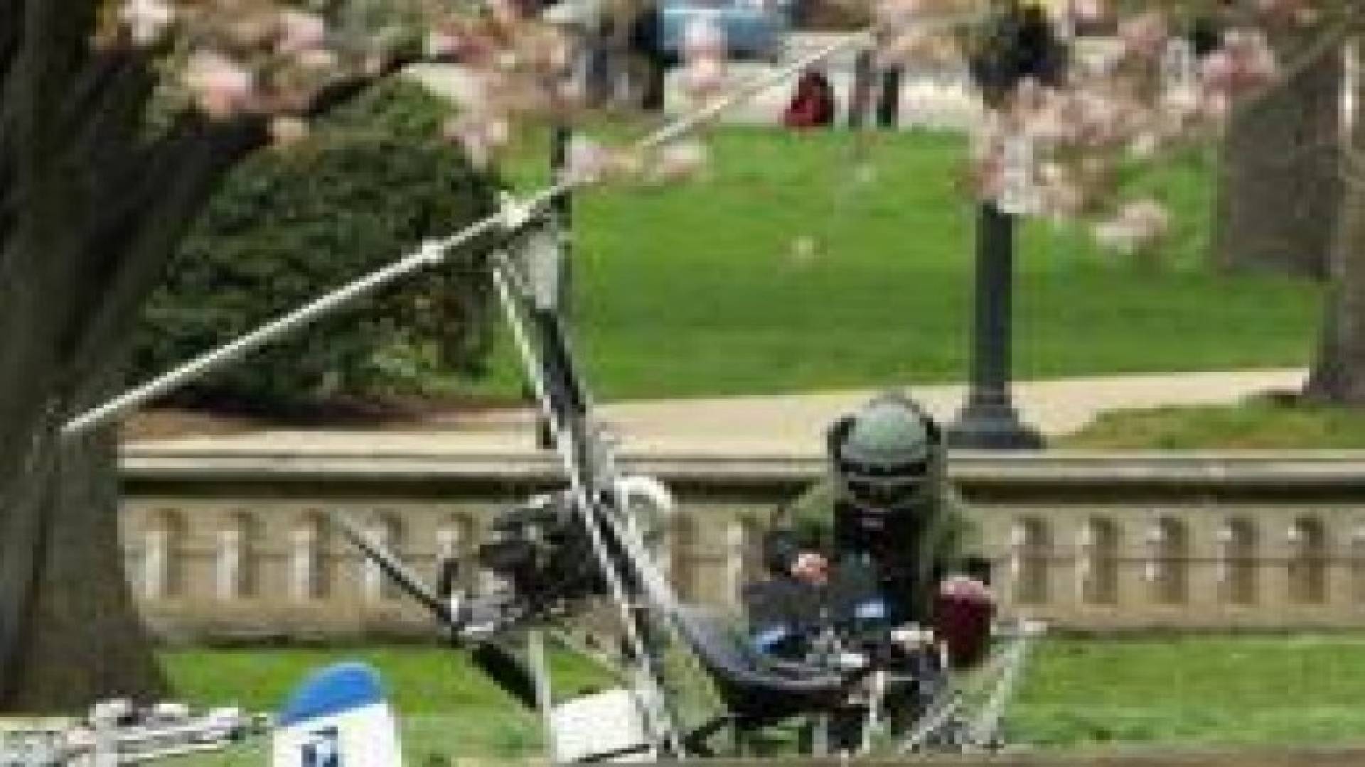 اعتقال رجل هبط بطائرته بحديقة الكونغرس