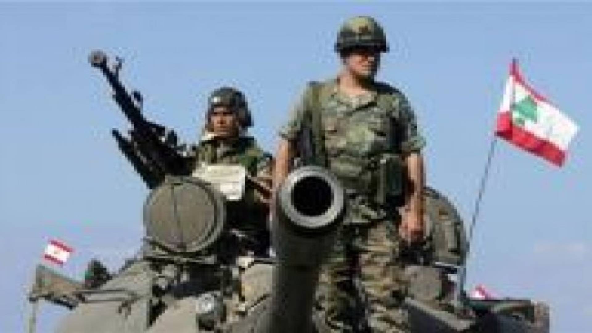 الجيش اللبناني يقصف تجمعات مسلحين في جرود"عرسال" بعد تحركات مشبوهة