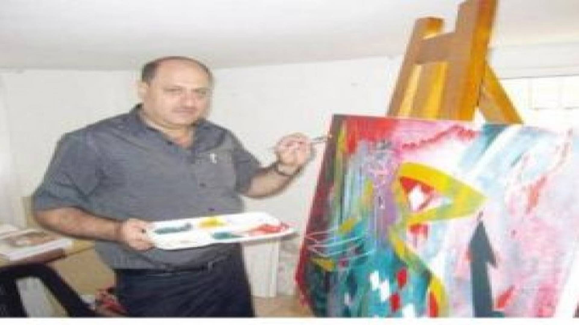 فنان تشكيلي أردني يفوز بالمركز الأول بمسابقة دولية