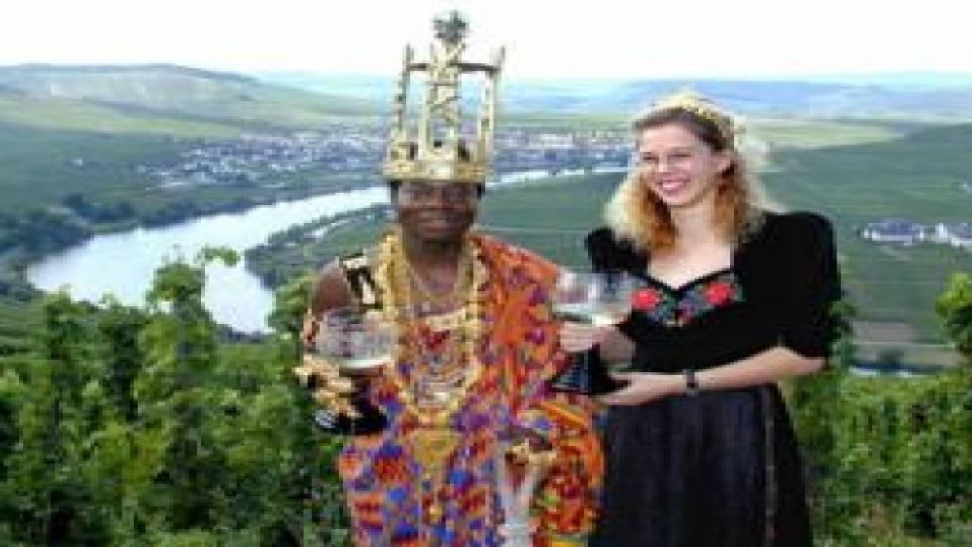 ملك "ميكانيكي" يحكم شعبه عبر "سكايب"