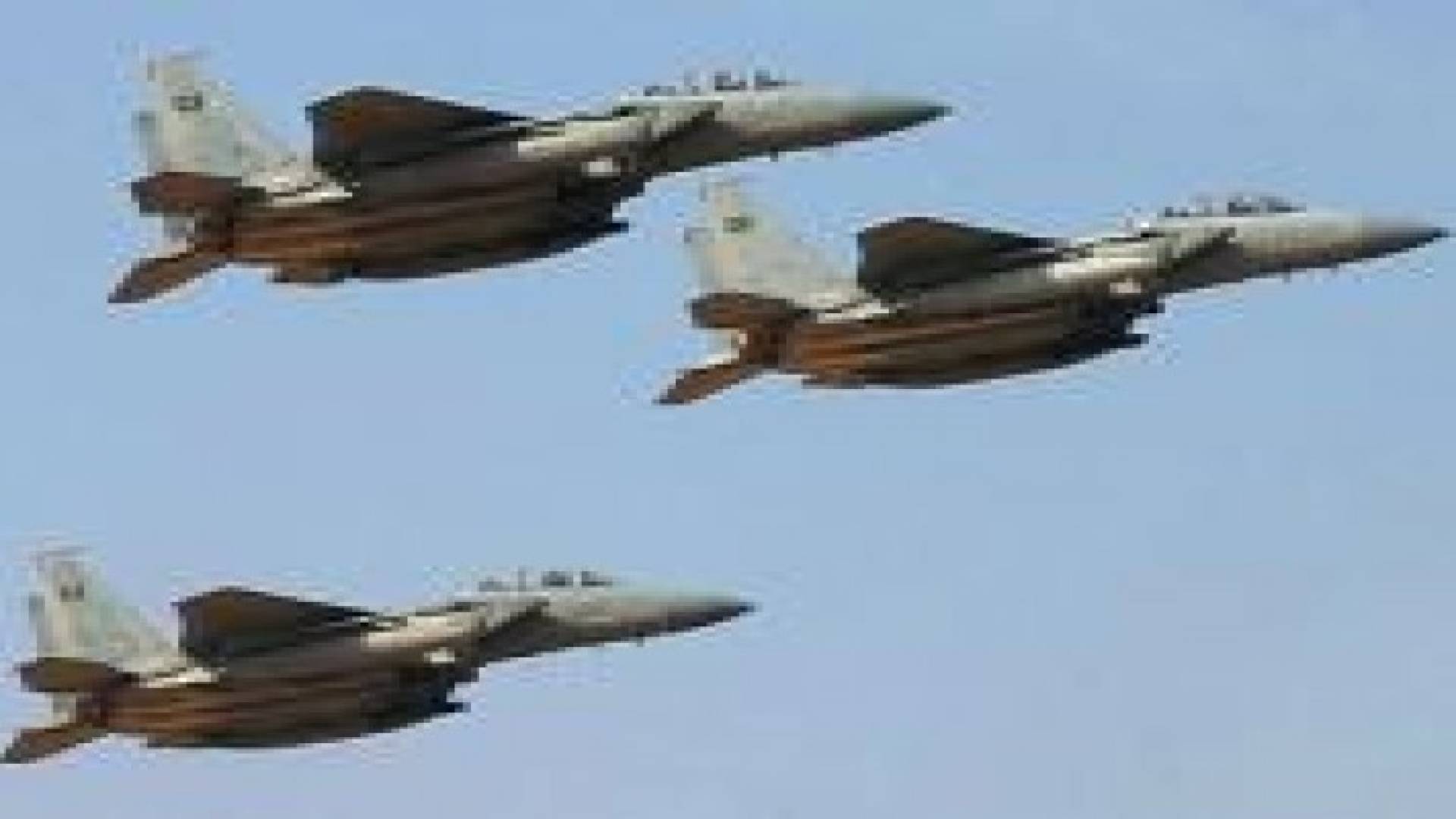 طائرات "عاصفة الحزم" تقصف معسكر "ماس" بمأرب شرقي اليمن