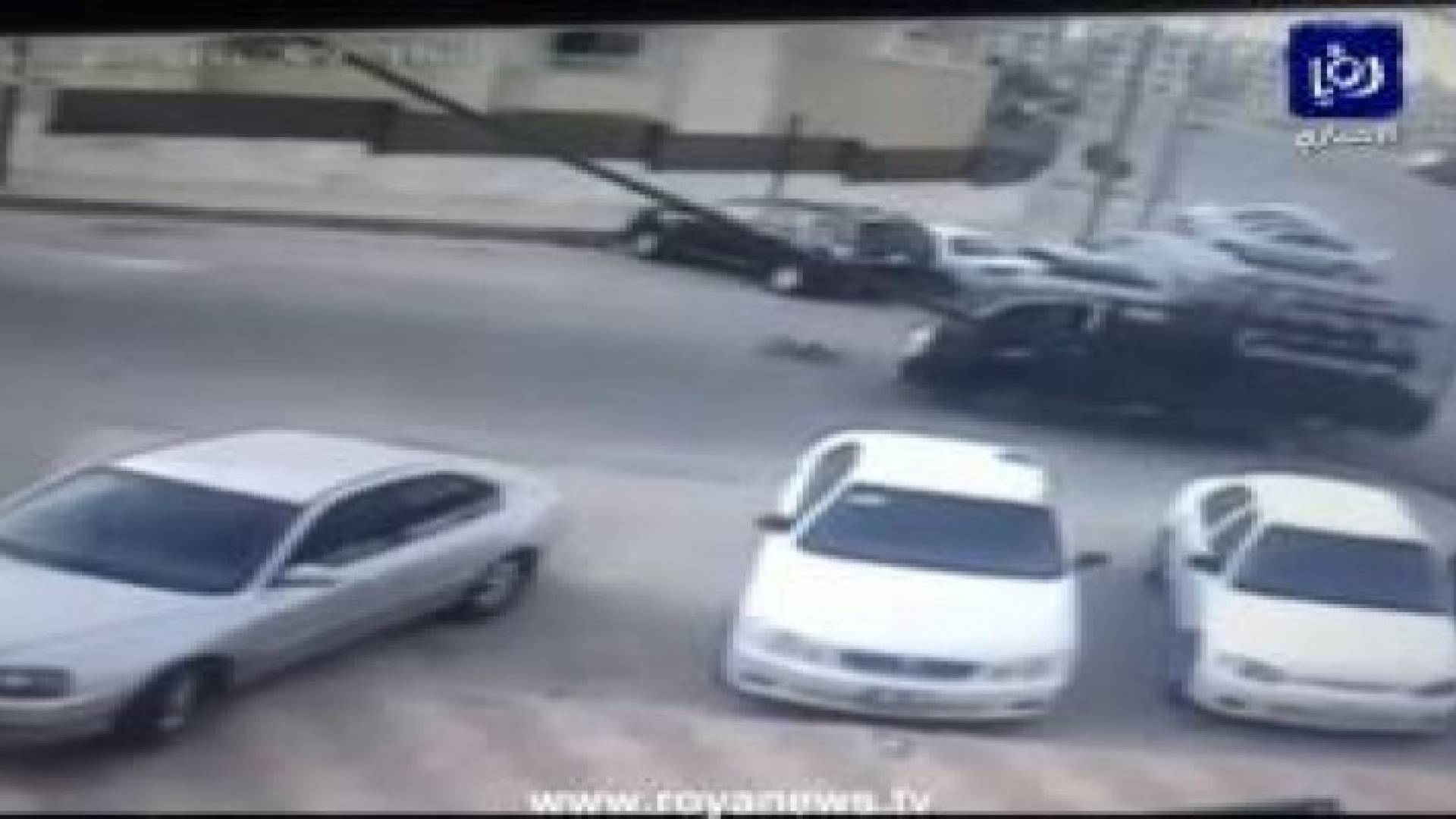 بالفيديو : مركبة تدهس طفلا في عمان