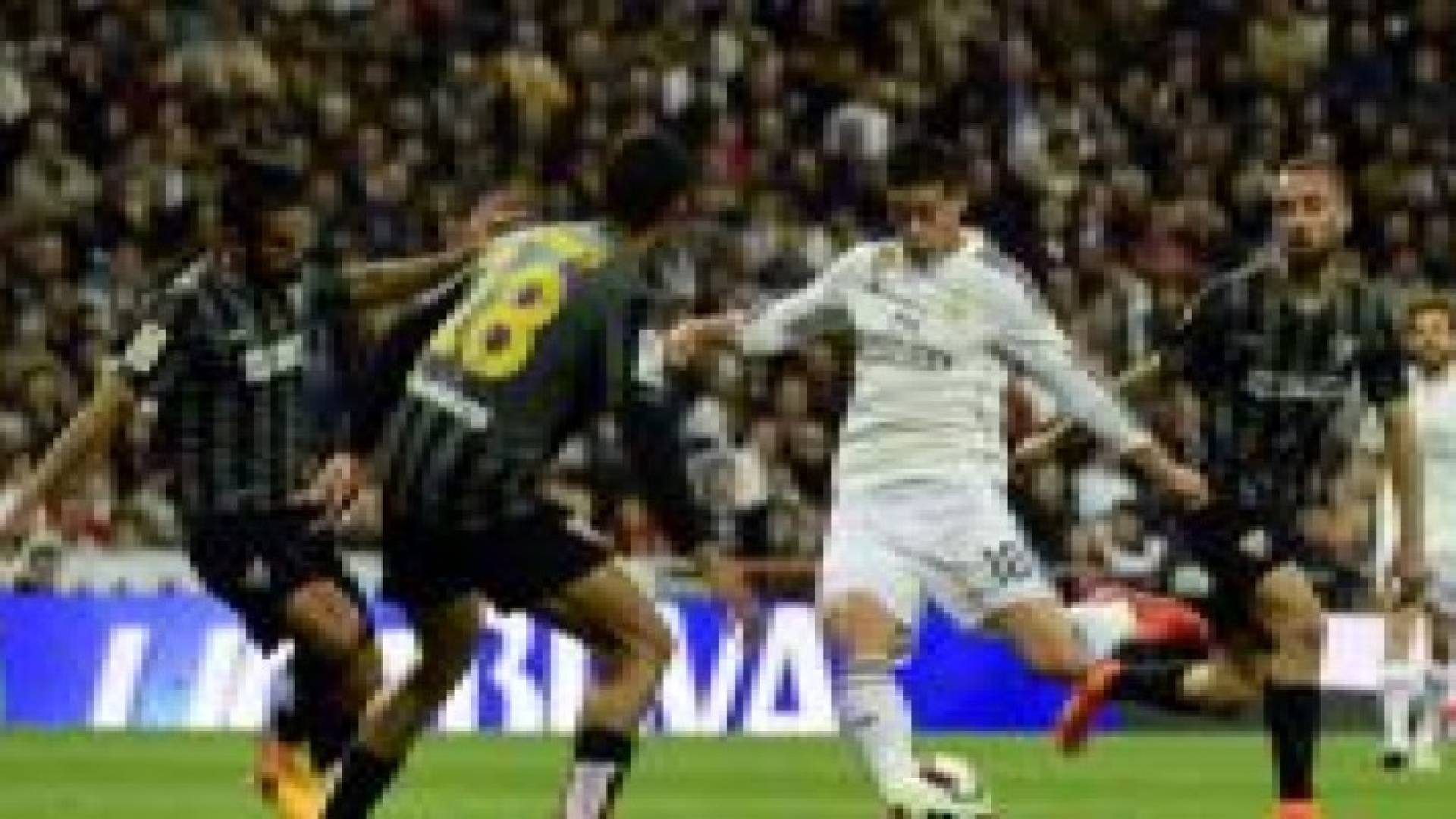 ريال مدريد يواصل مطاردة برشلونة على القمة الإسبانية بثلاثية في مرمى مالقة