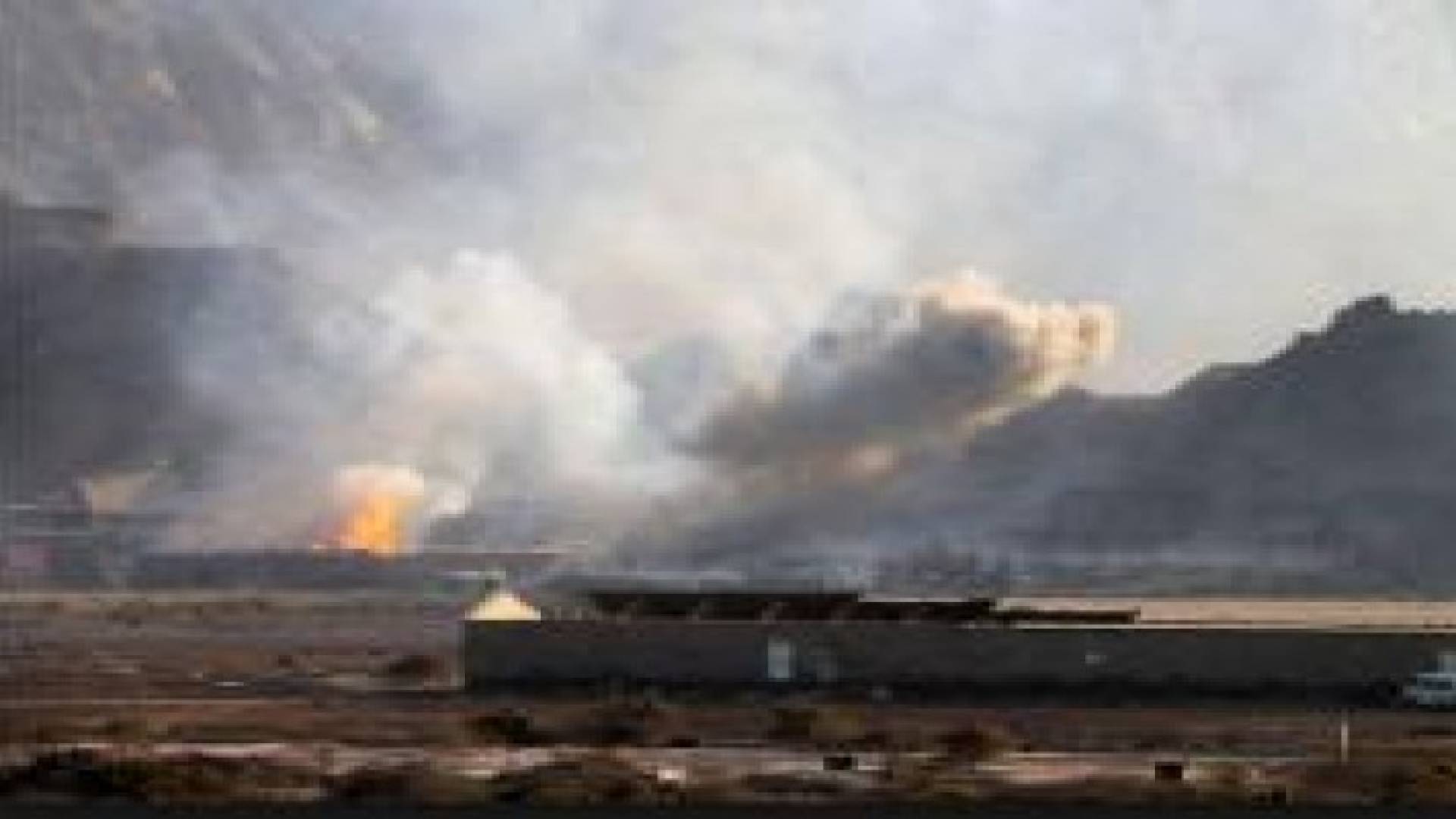 غارات ليلية مكثفة على مواقع تابعة للحوثيين في تعز وسط اليمن