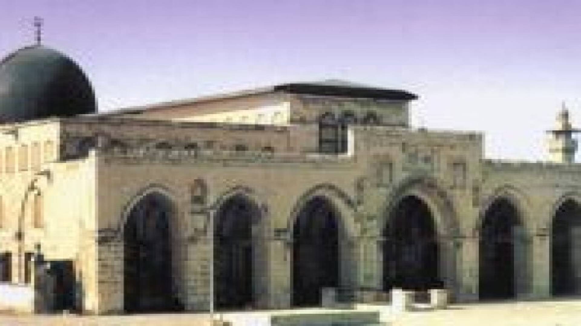 متطرفون يواصلون اقتحاماتهم لباحات المسجد الأقصى