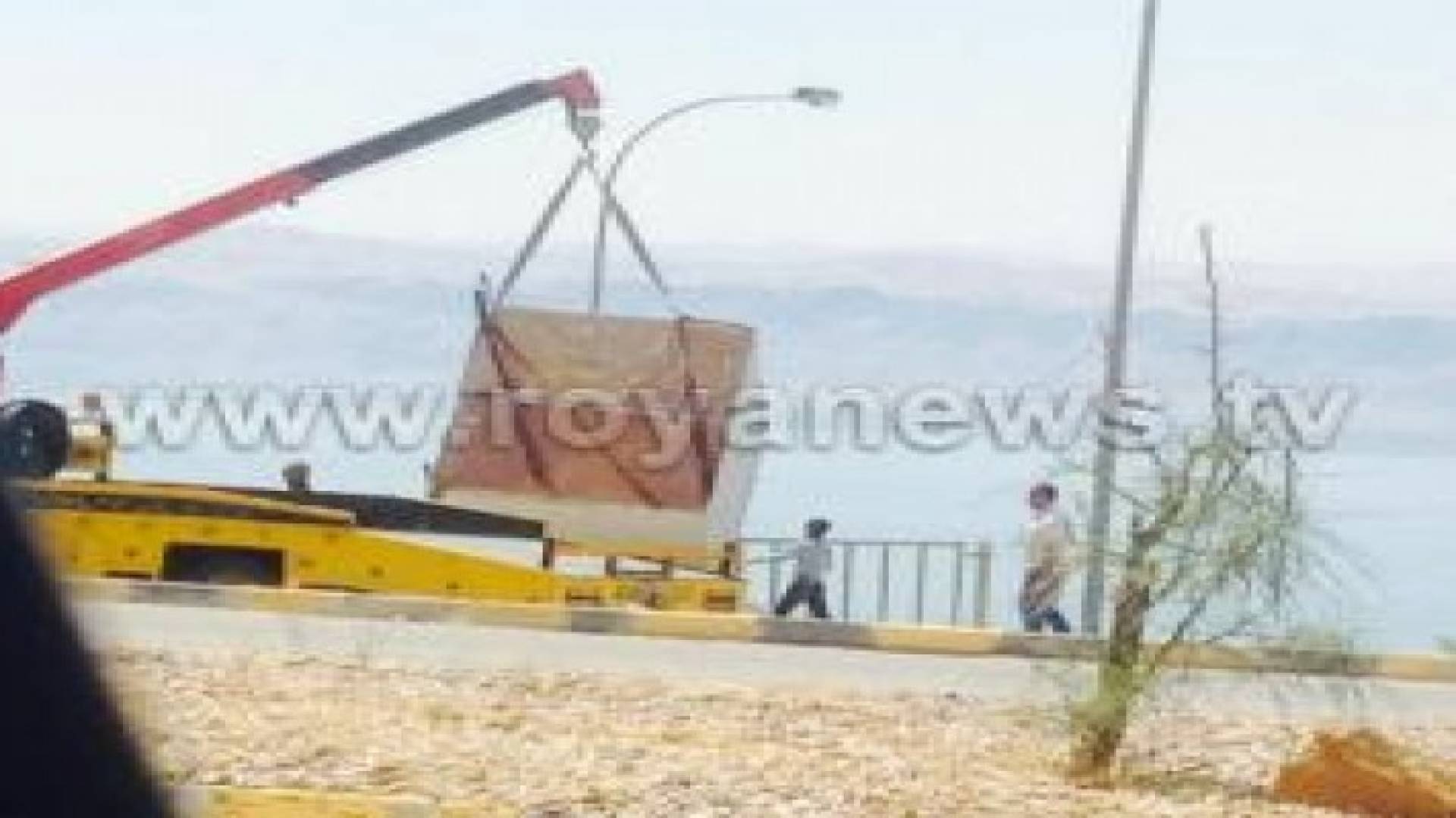 حملة شاملة لازالة الأكشاك العشوائية في البحر الميت