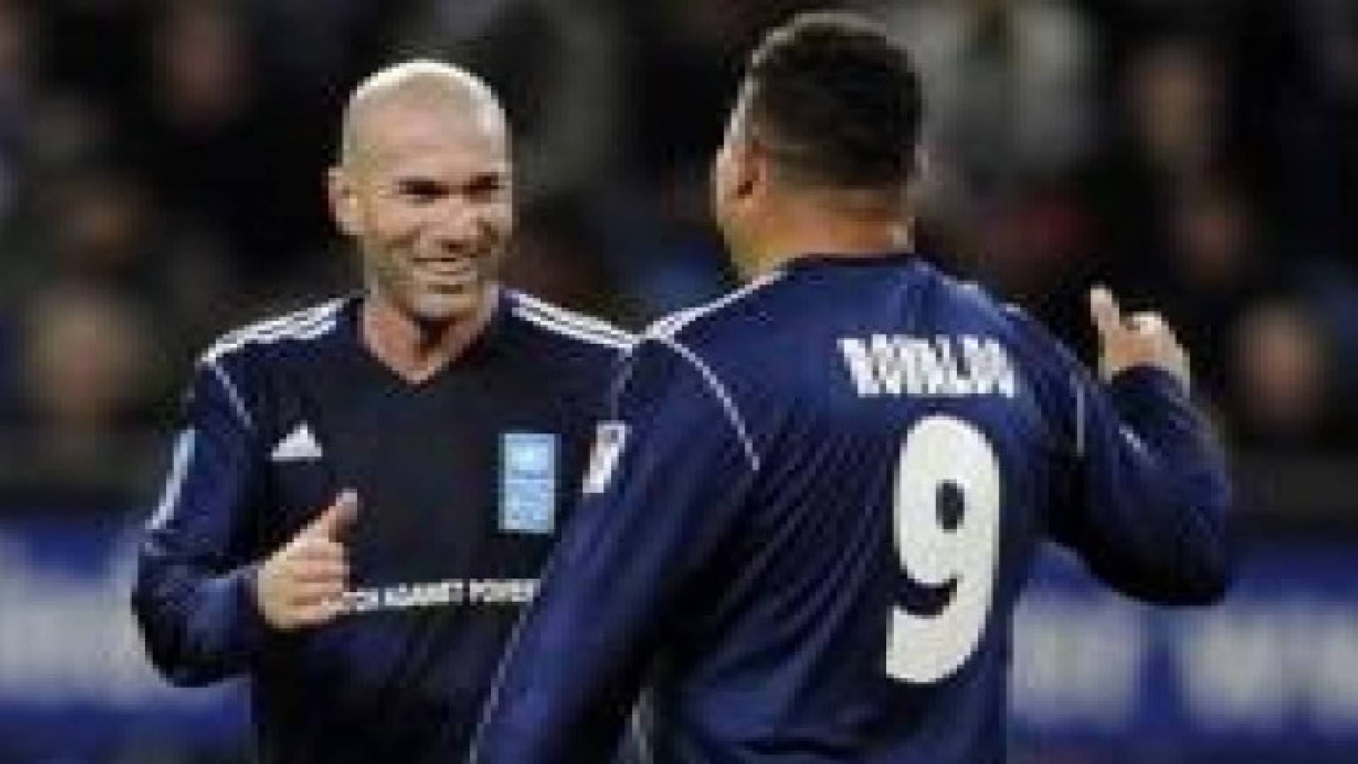 زيدان ورونالدو يحاربان "إيبولا"