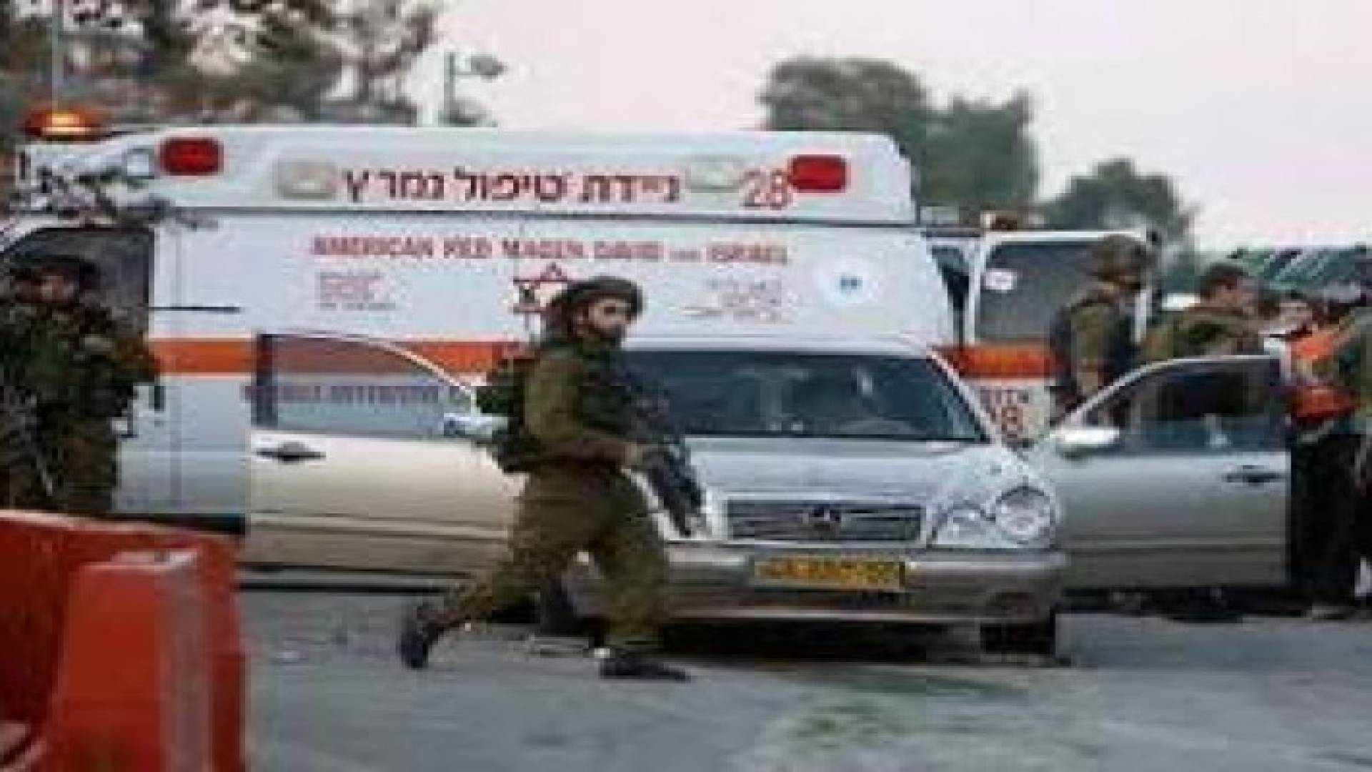 طعن عامل عربي اسرائيلي وسط هتاف "الموت للعرب"