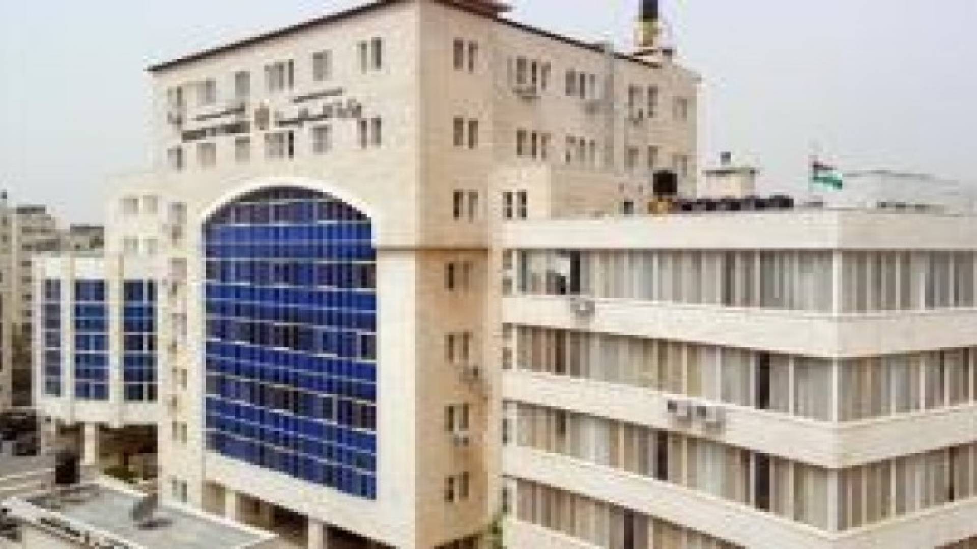 الحكومة الفلسطينية تصرف رواتب موظفيها المتأخرة غدا الأربعاء