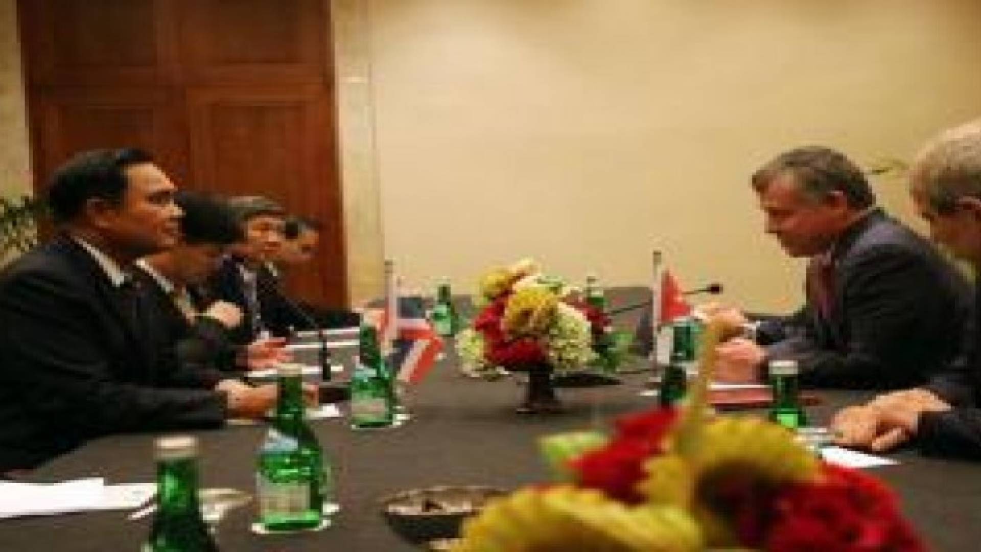 الملك يلتقي رئيس الوزراء التايلندي