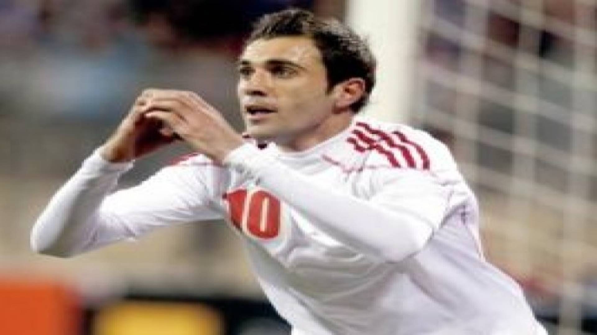 لاعب المنتخب الوطني احمد هايل يغادر المستشفى