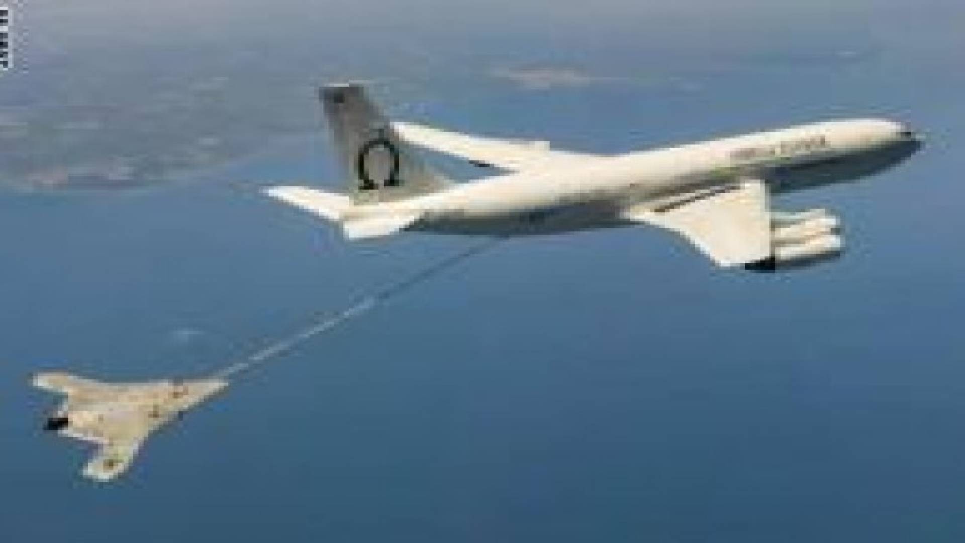 أول عملية تزود بالوقود جوا لطائرة بدون طيار