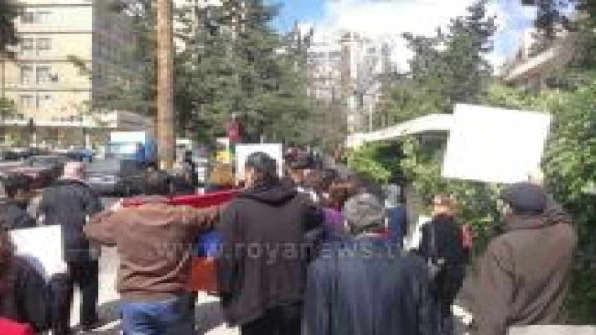 الارمن يعتصمون امام السفارة التركية ..صور